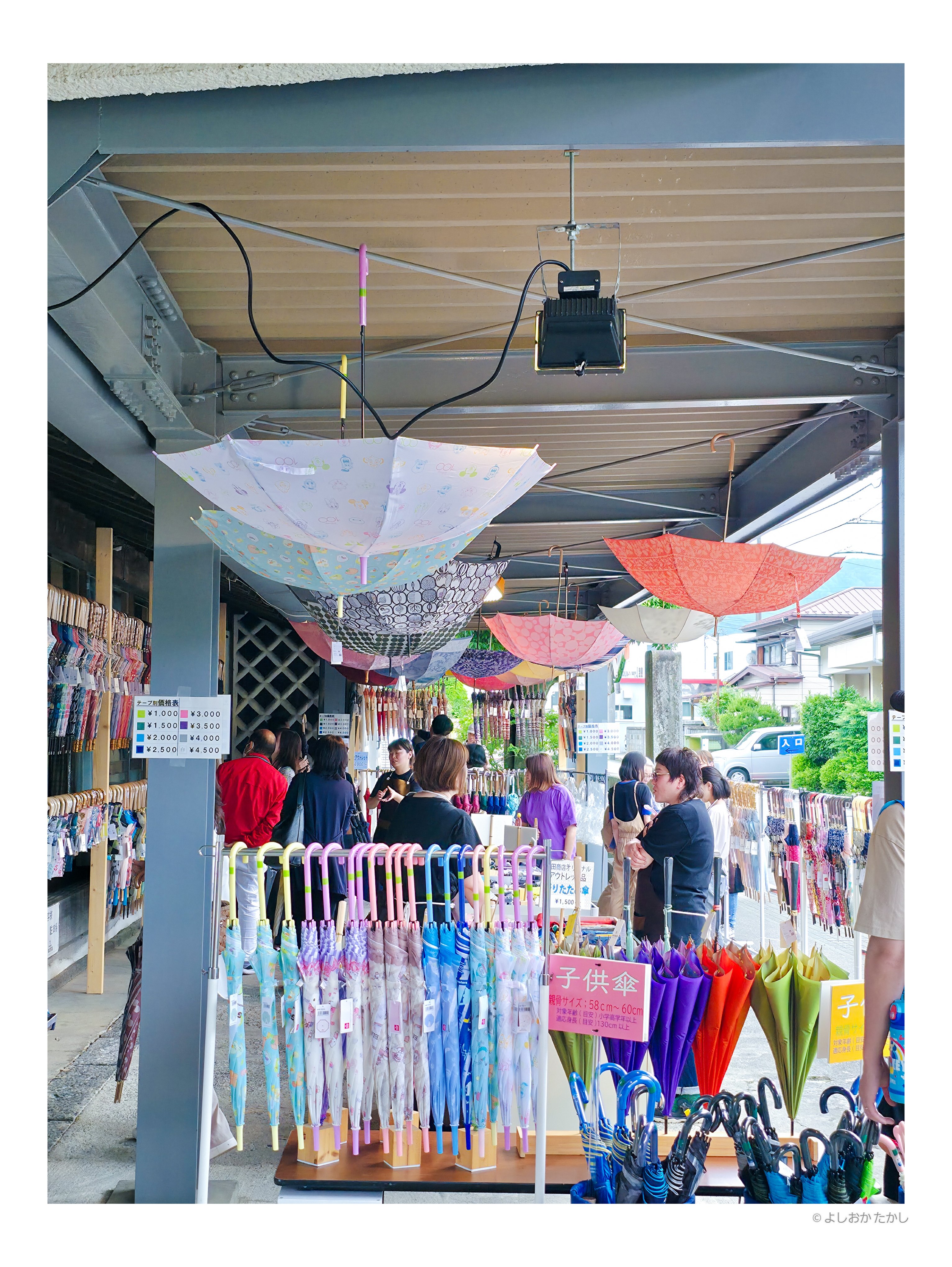 日常と非日常の交錯にみる祝祭性 #日常的写真評論002｜吉岡謙志_