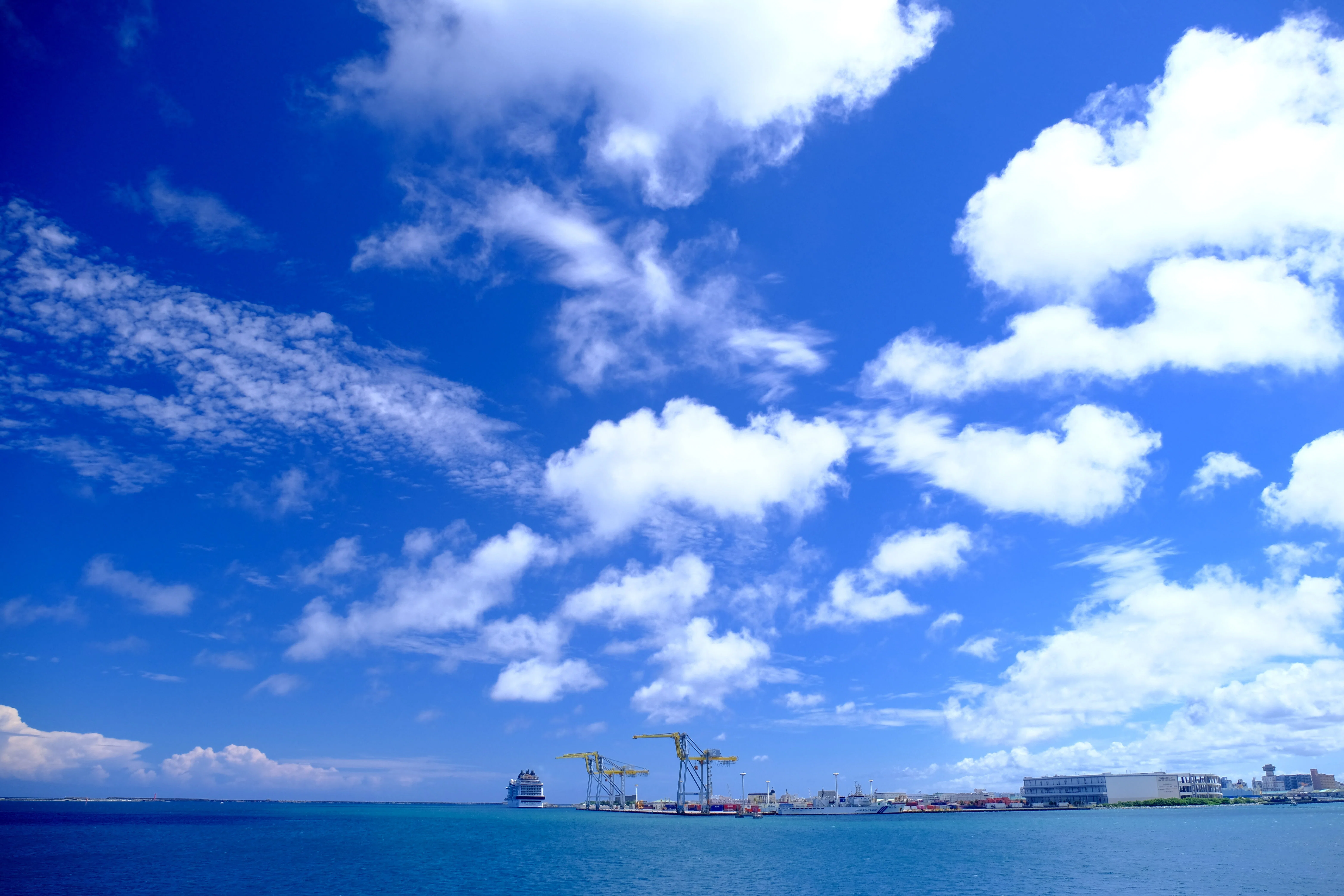 フェリー甲板から非日常の風景を撮る｜Heira.K