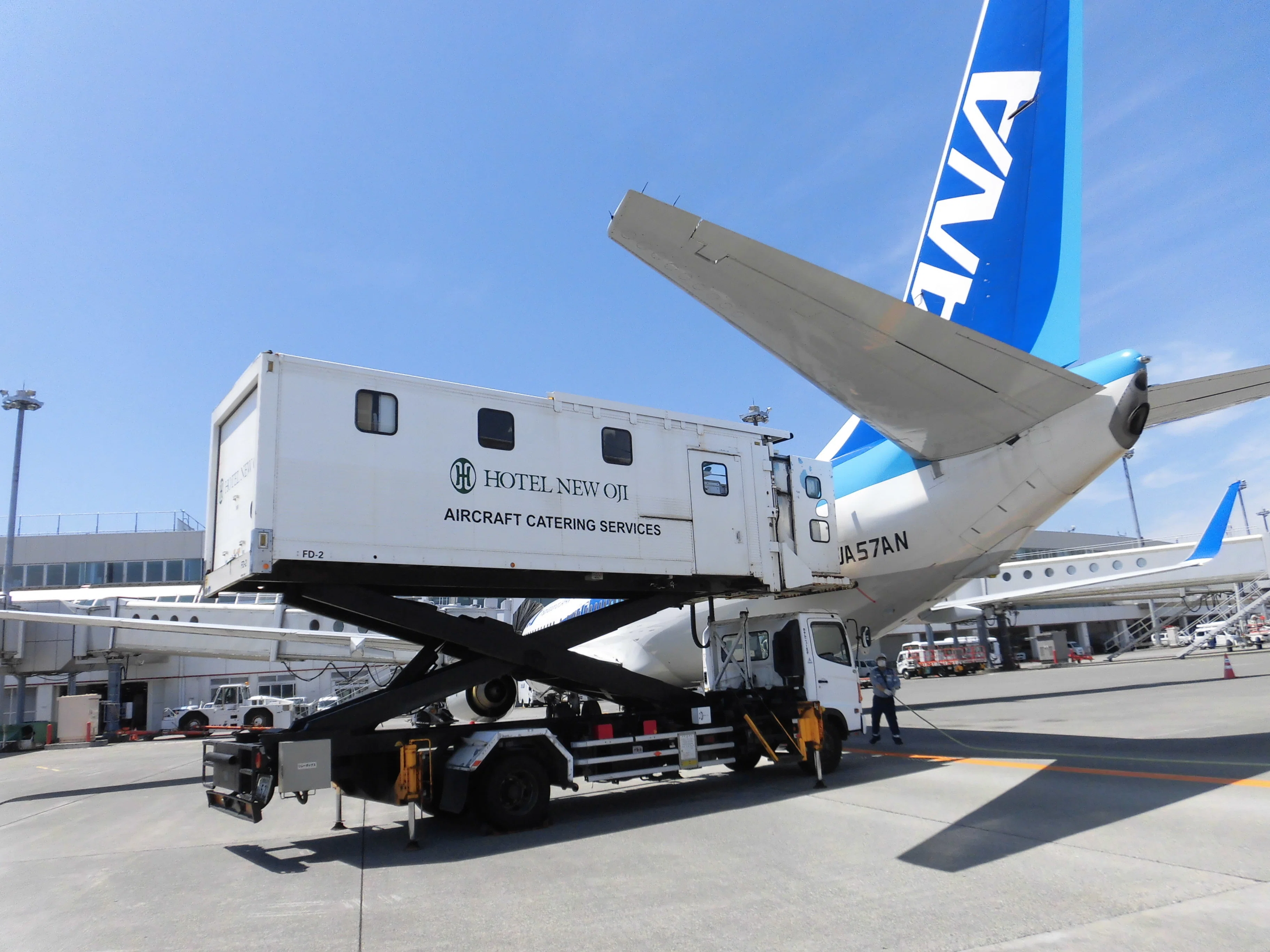 北海道 新千歳空港「機内食工場」に密着！｜王子グループ