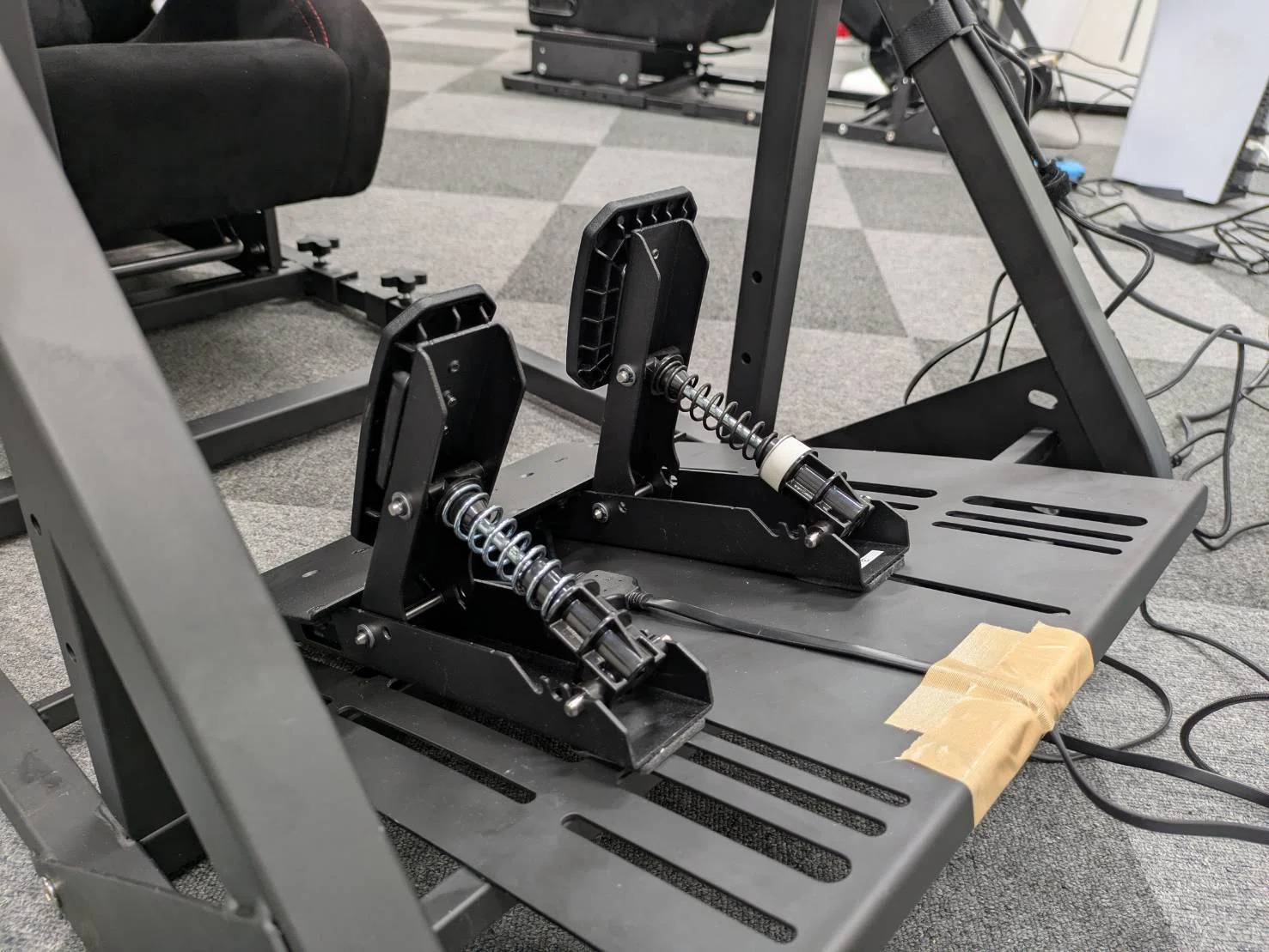 Thrustmaster T598を体験してきた｜岡田衛