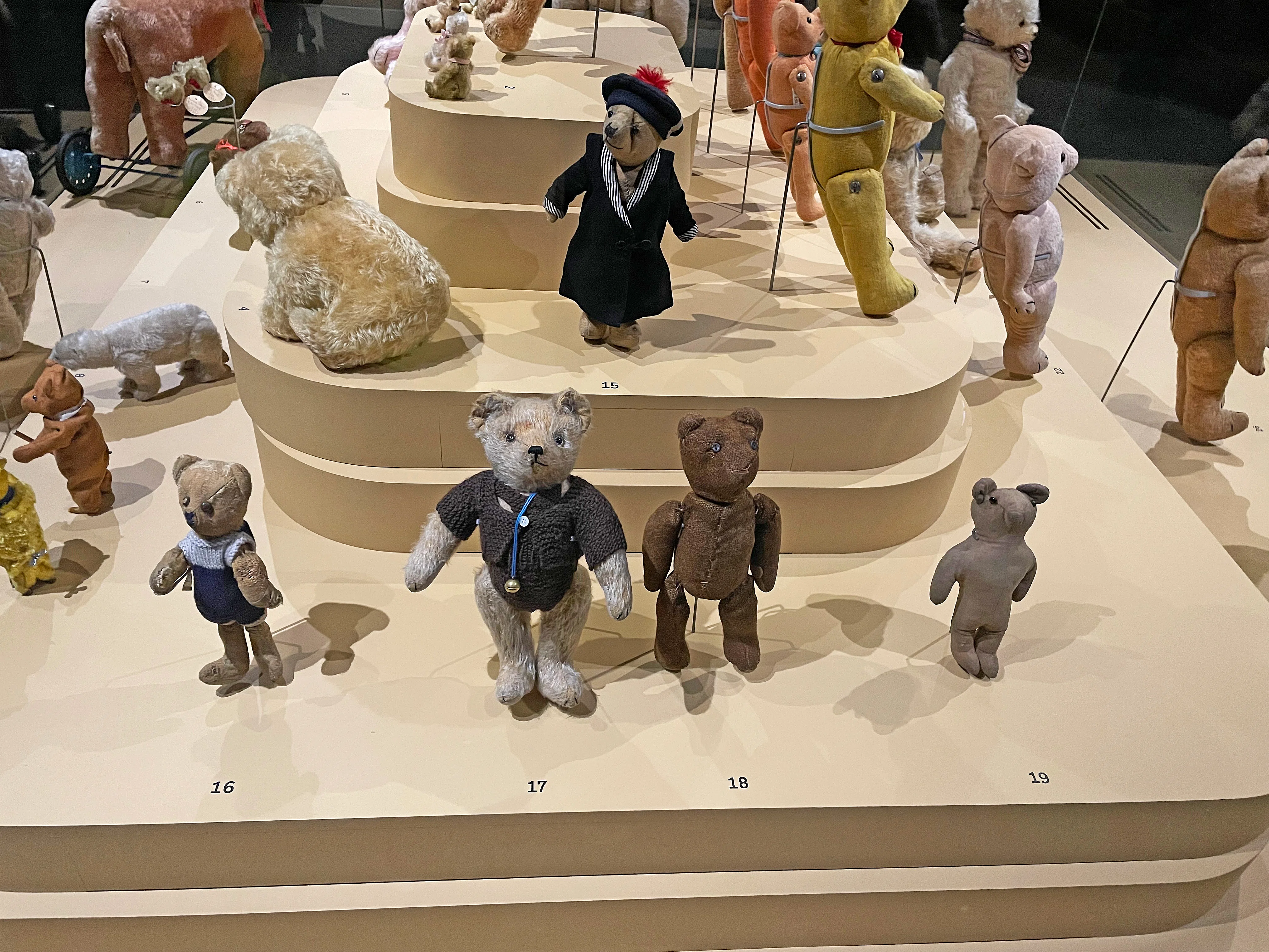アンティークベア am:pmさま　専用です。 3月13日購入予定でございます。 私のクマのぬいぐるみ展@パリ装飾芸術美術館＊続編｜アンヴァンテール