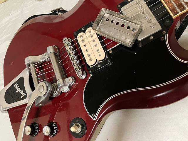 大好きなレスポールの音に近づけるためにSGのピックアップカバーを外し