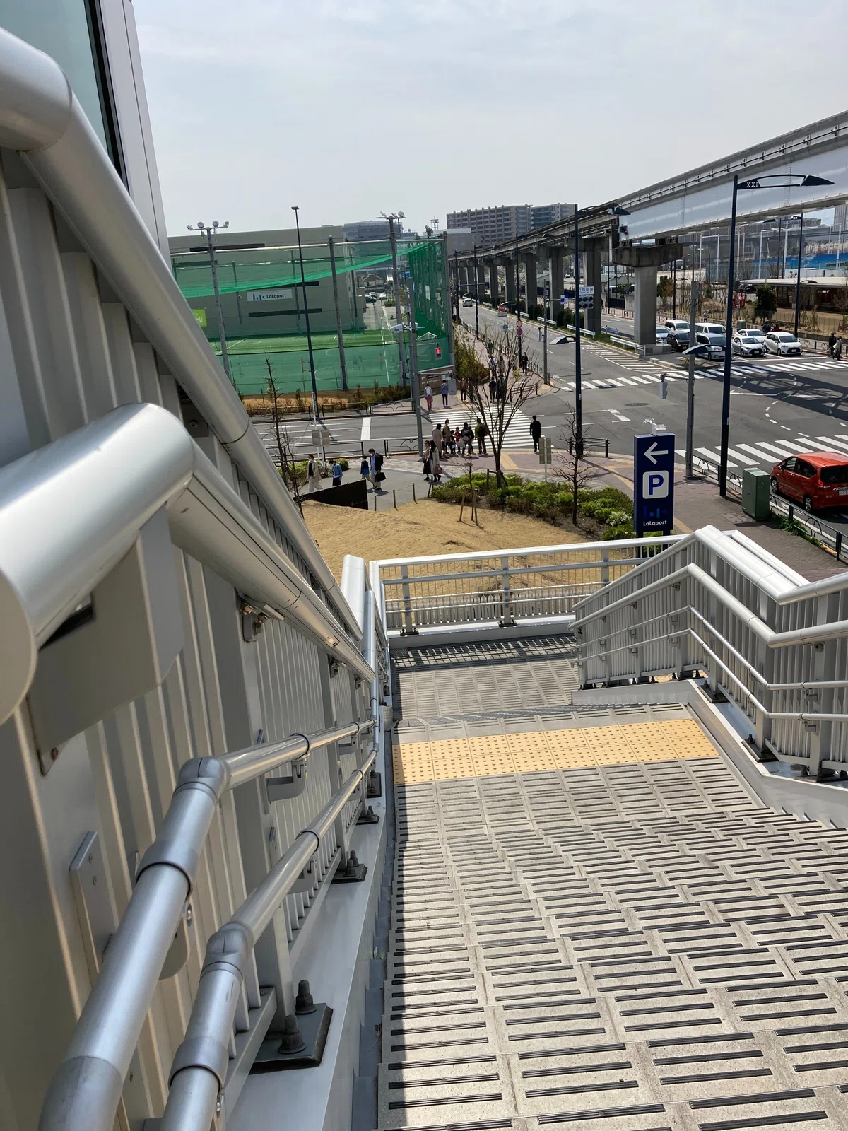 写真を撮る楽しみ 街の中の階段| 碧(みどり)
