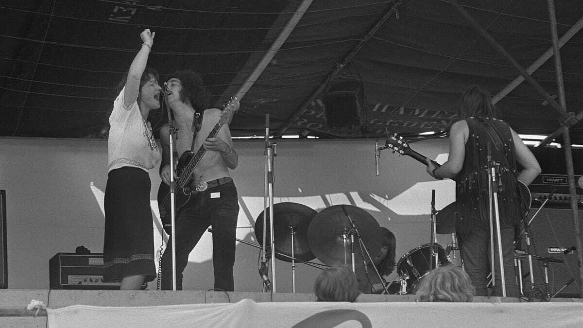 THE ROCK BAND ロックバンド Amazon.co.jp: Rock Band Rivals Band Kit - ロックバンド