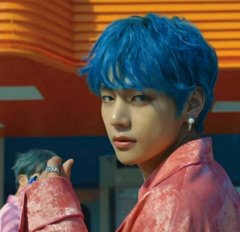 V 視覚と聴覚を支配する男 がまとう、孤高のブルー|BTS|テヒョン|テテ