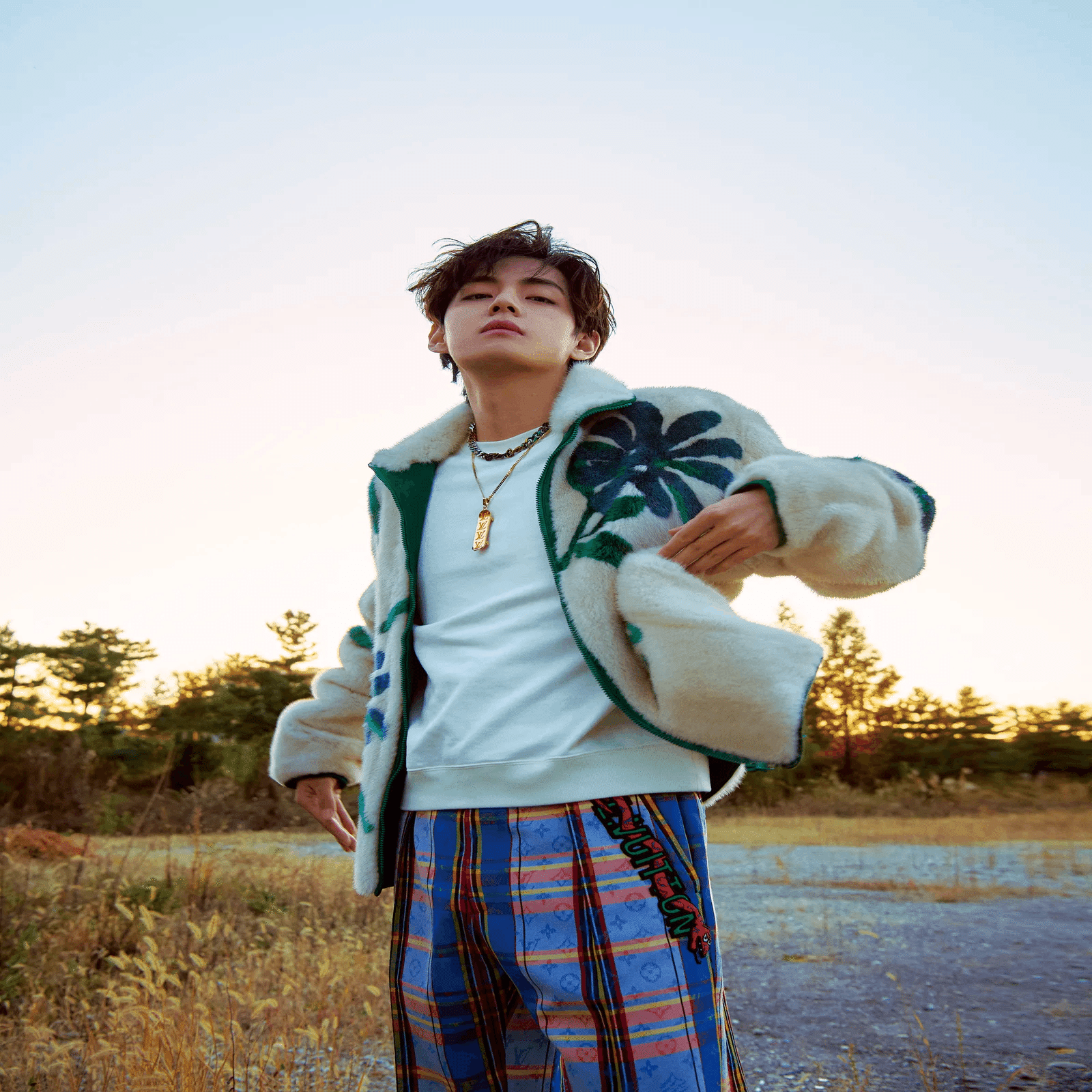 V 視覚と聴覚を支配する男 がまとう、孤高のブルー|BTS|テヒョン|テテ