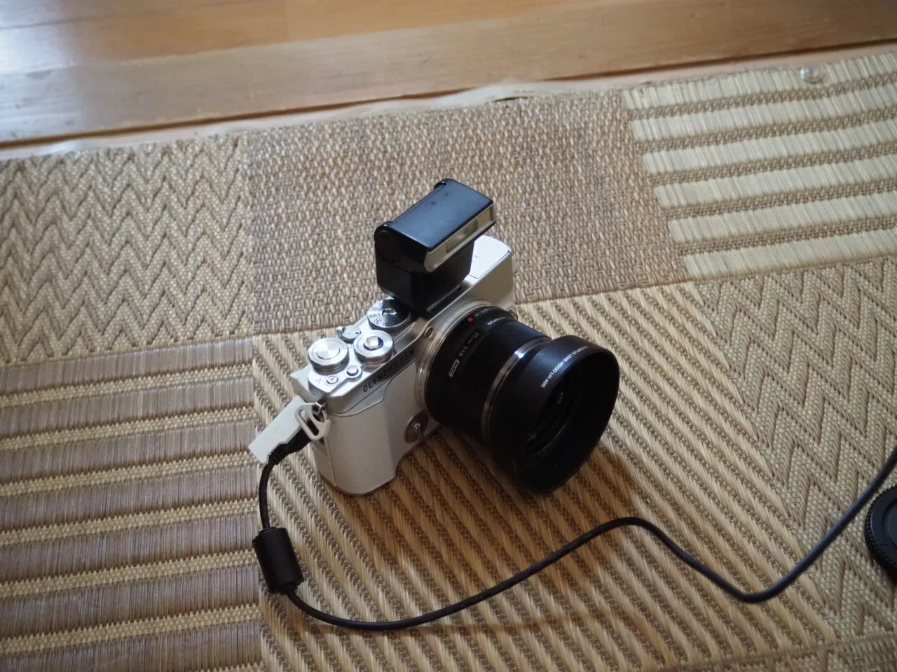オリンパス OLYMPUS PEN E-P7 14-42mm EZレンズキット ホワイト 買った