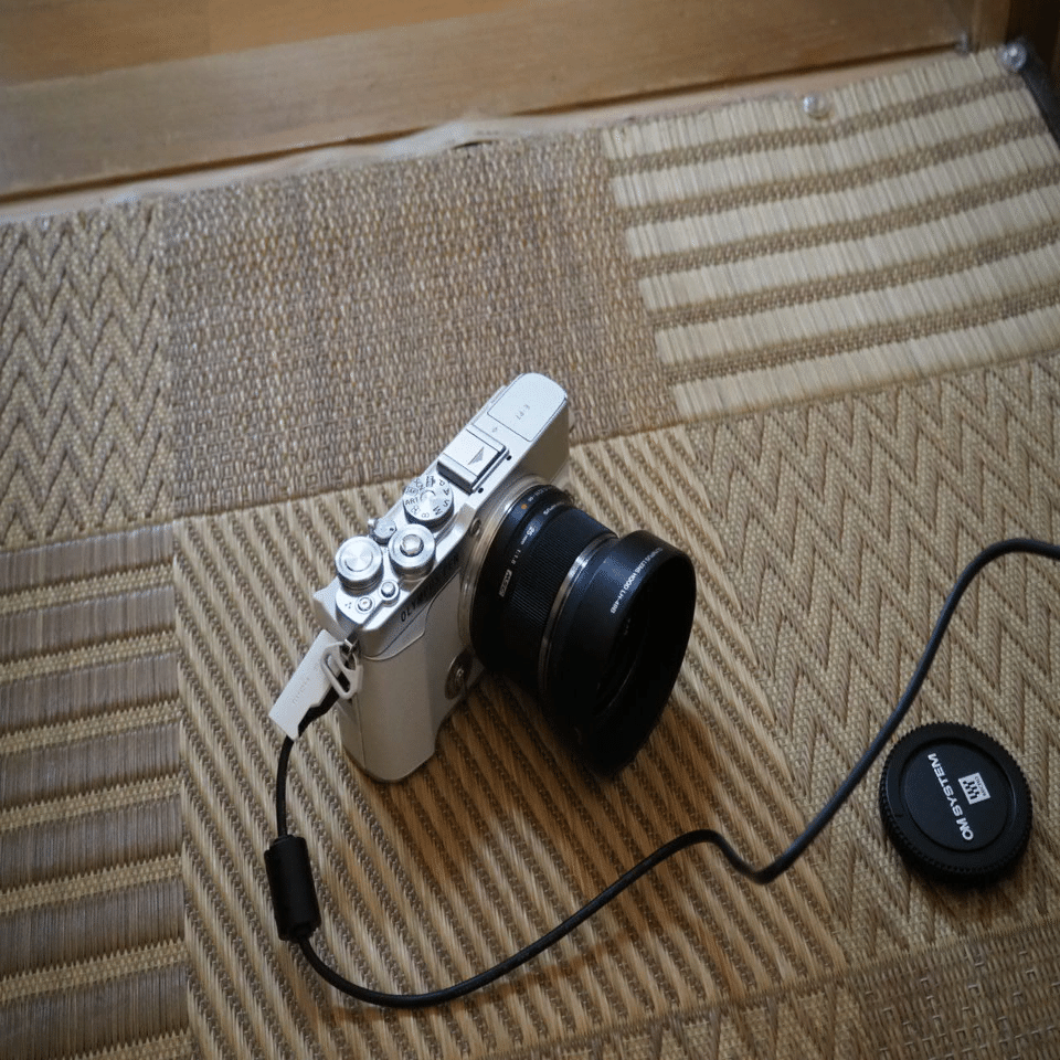 オリンパス OLYMPUS PEN E-P7 14-42mm EZレンズキット ホワイト 買った