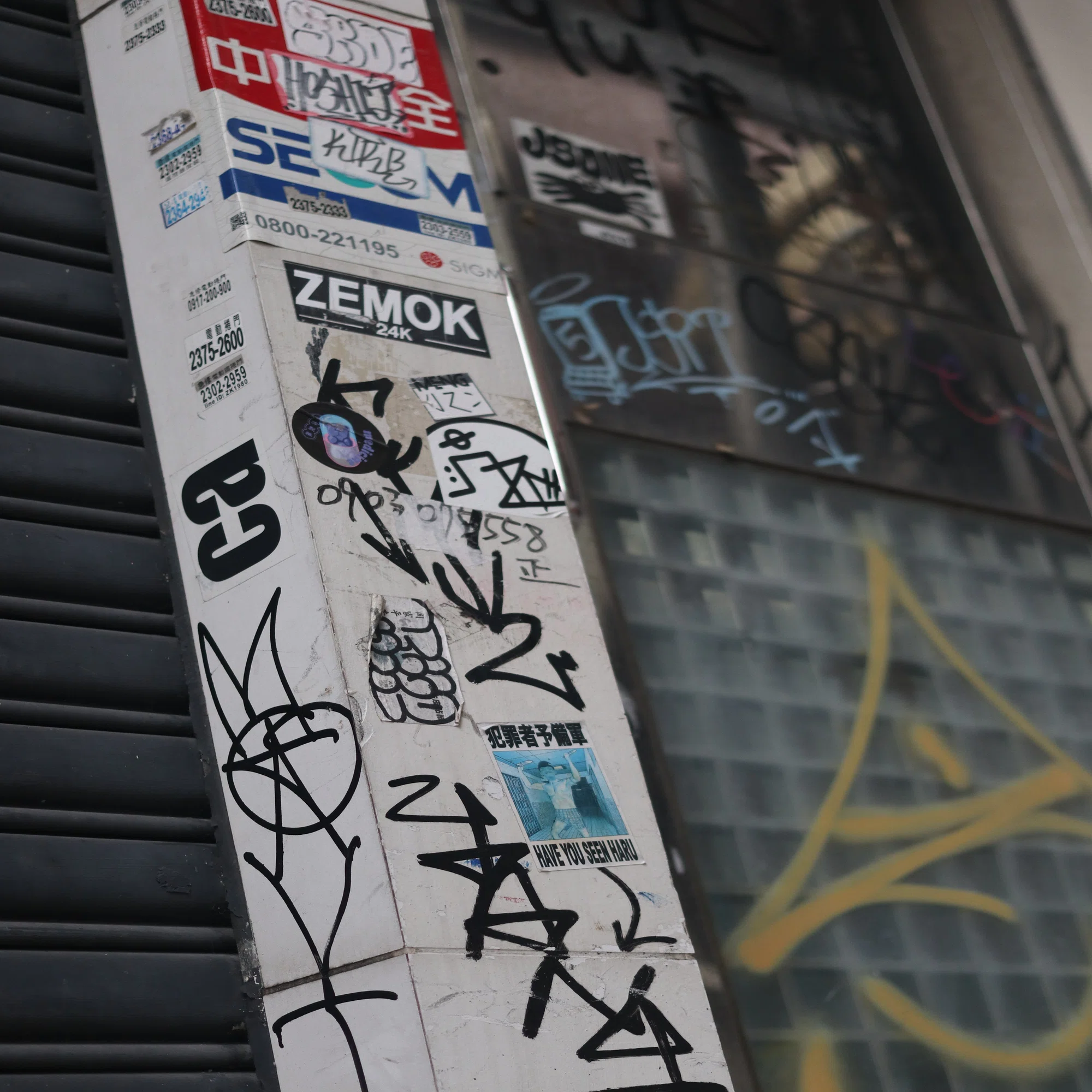 Graffiti Living in Ximending (Taipei)｜海太郎