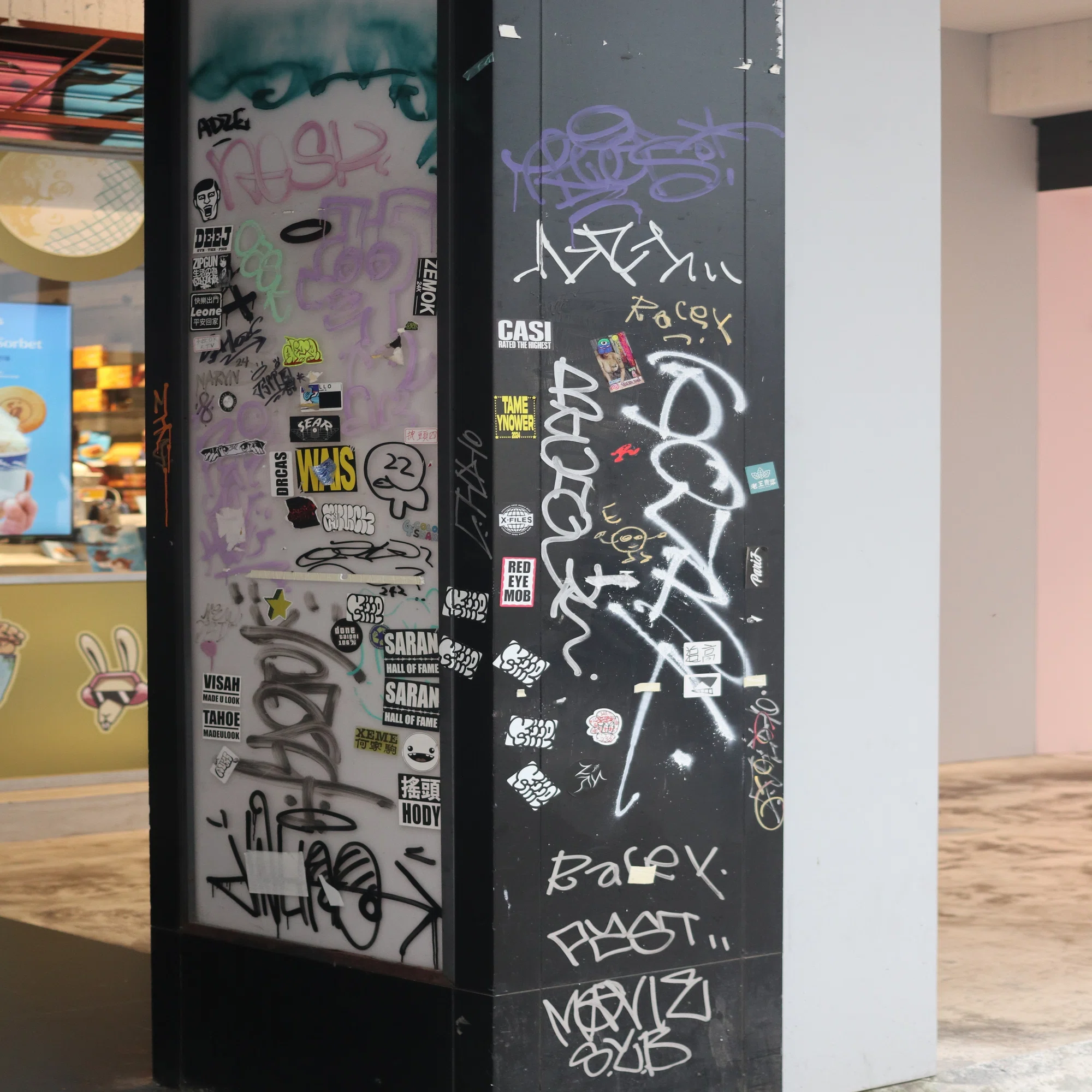 Graffiti Living in Ximending (Taipei)｜海太郎