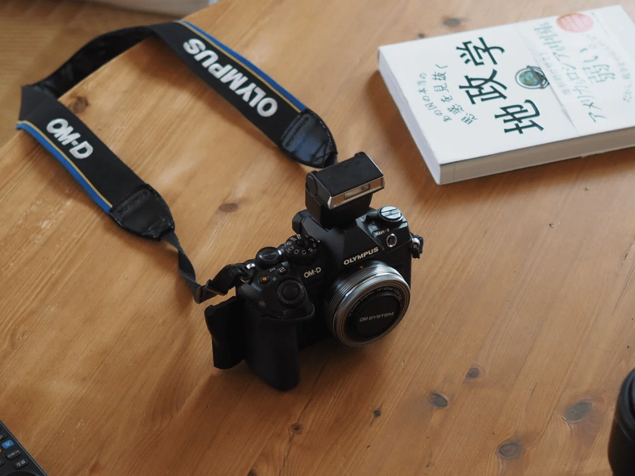 オリンパス OLYMPUS PEN E-P7 14-42mm EZレンズキット ホワイト 買った