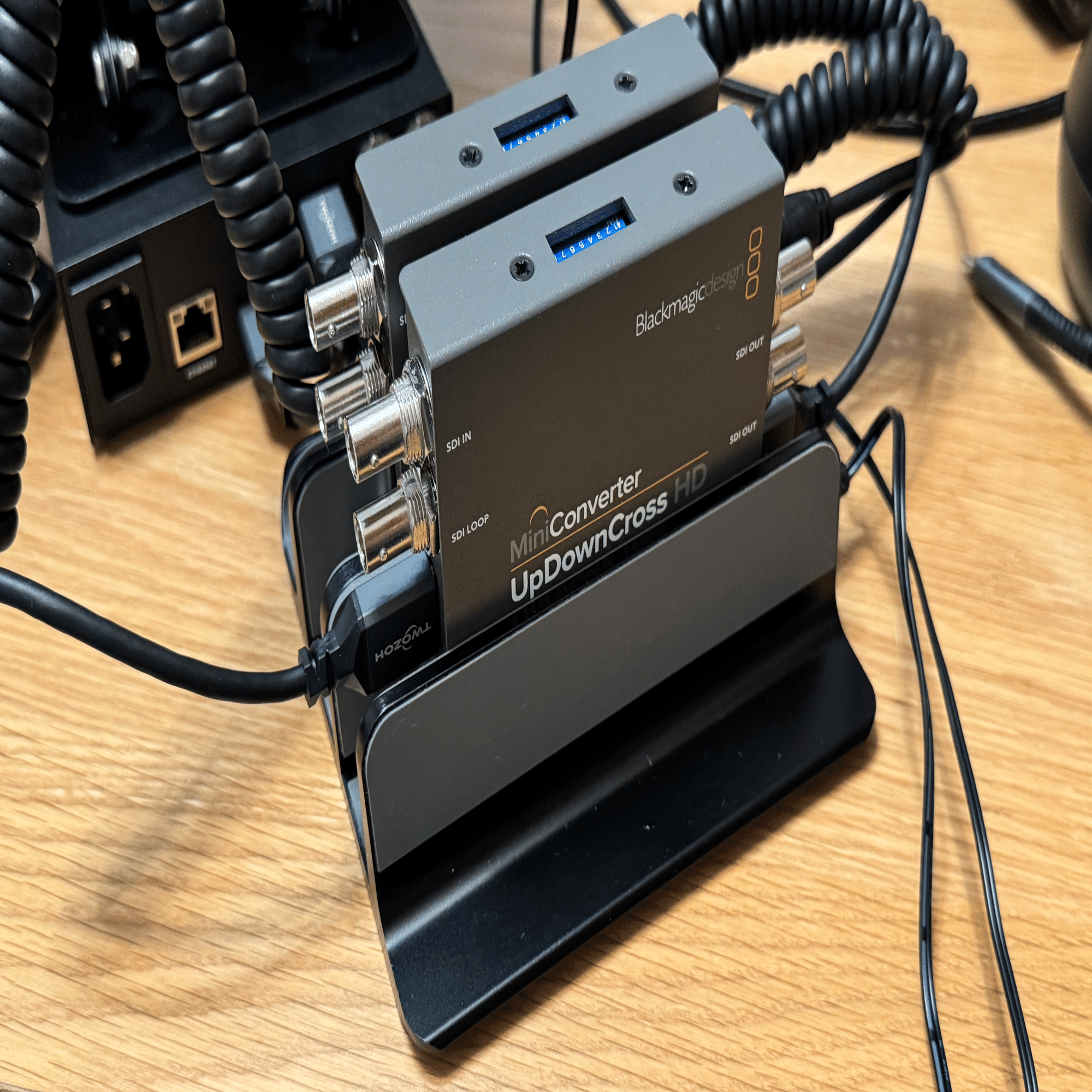 コンバーターをほどよくスタンドできるやつに気づいた件｜石井詠月私