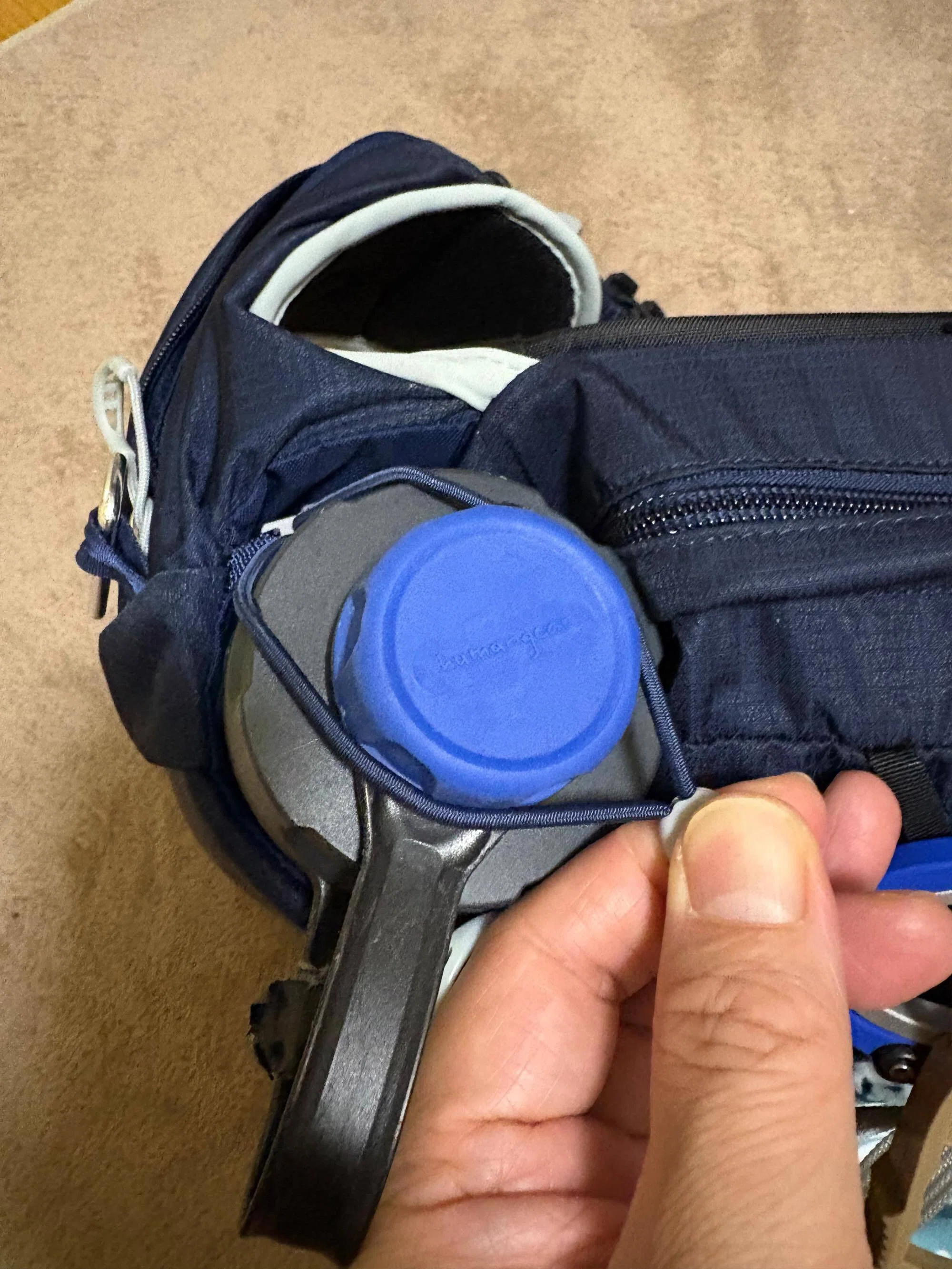 背中が涼しいヒップバッグを活用 秋のライトハイクにも。 オスプレイ