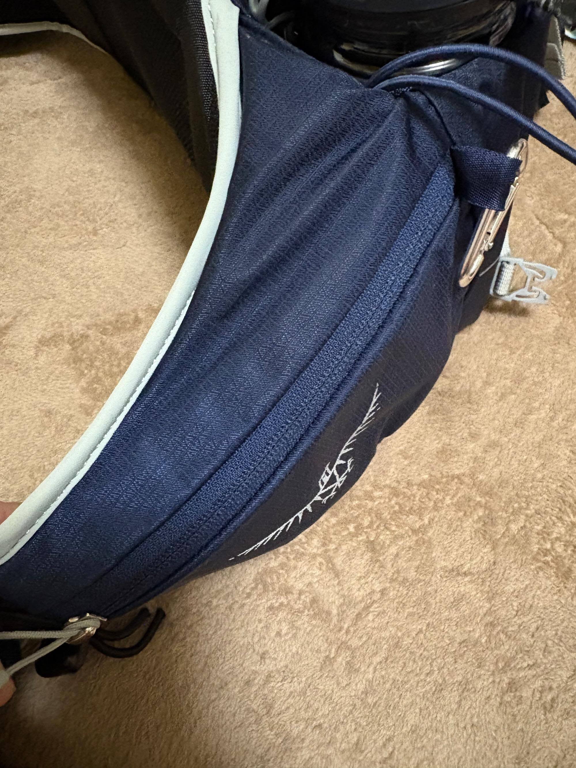 背中が涼しいヒップバッグを活用 秋のライトハイクにも。 オスプレイ