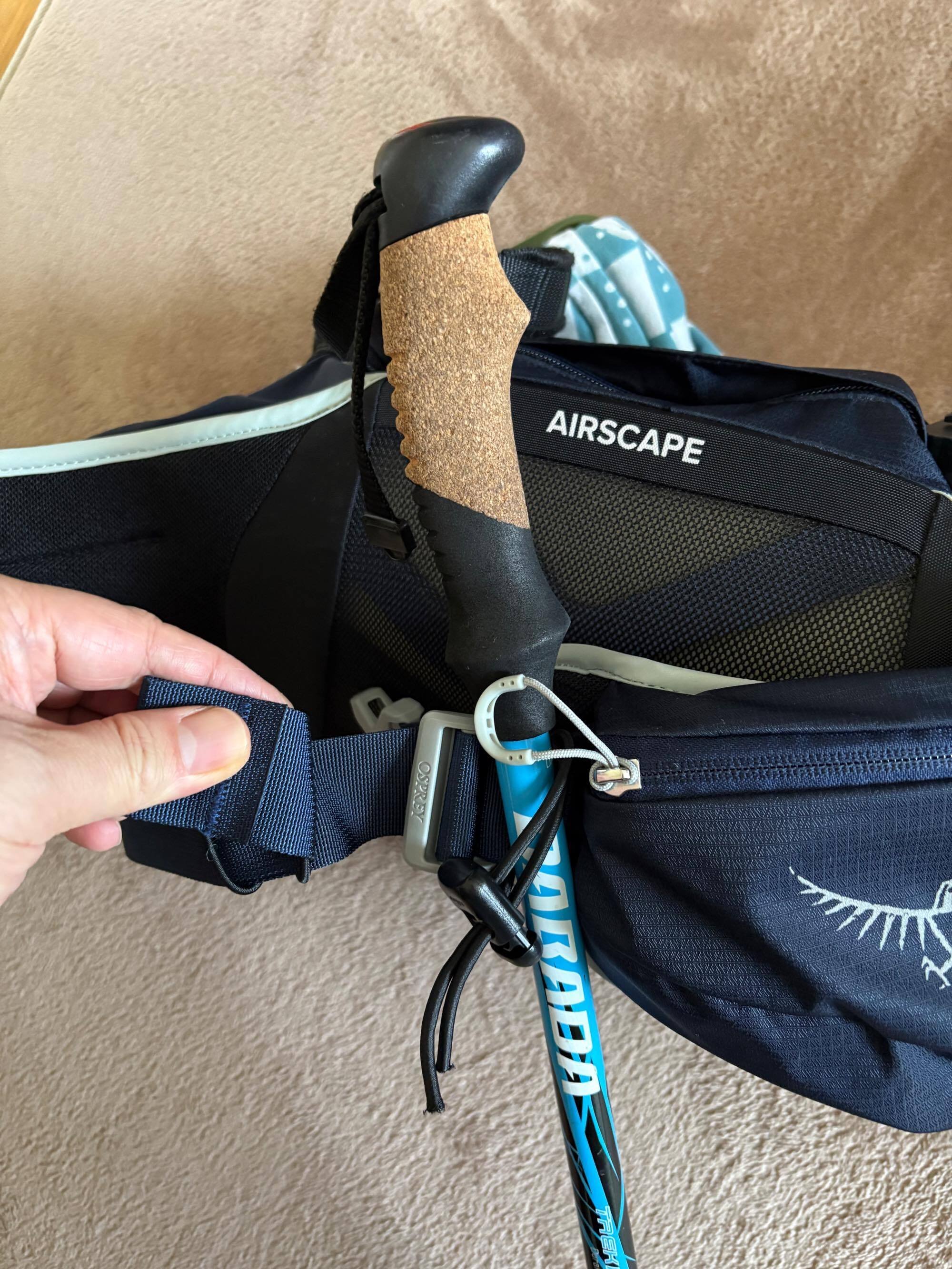 背中が涼しいヒップバッグを活用 秋のライトハイクにも。 オスプレイ