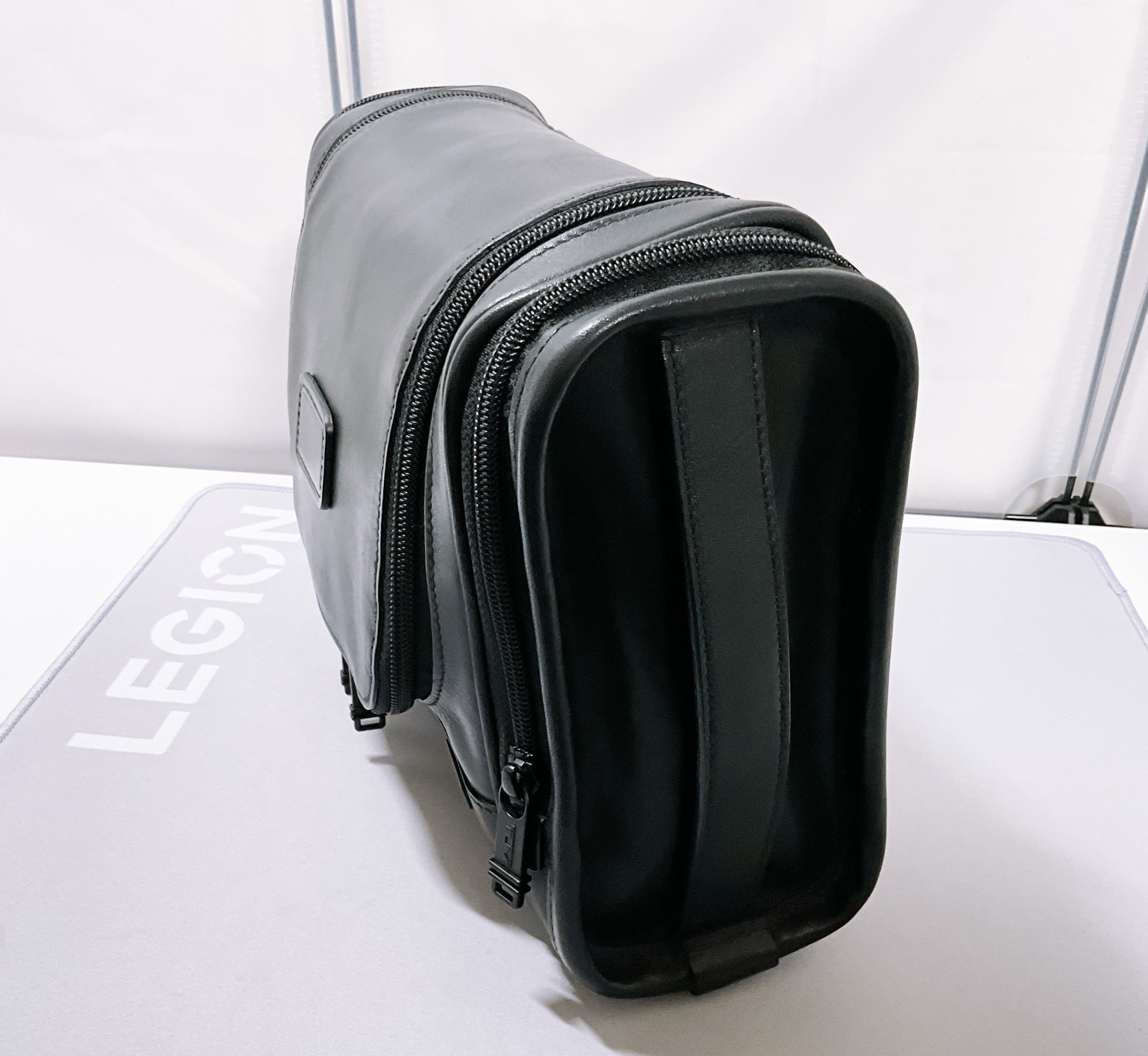 TUMI】「ハンギング・トラベル・キット」レビュー ”デカいこと以外は