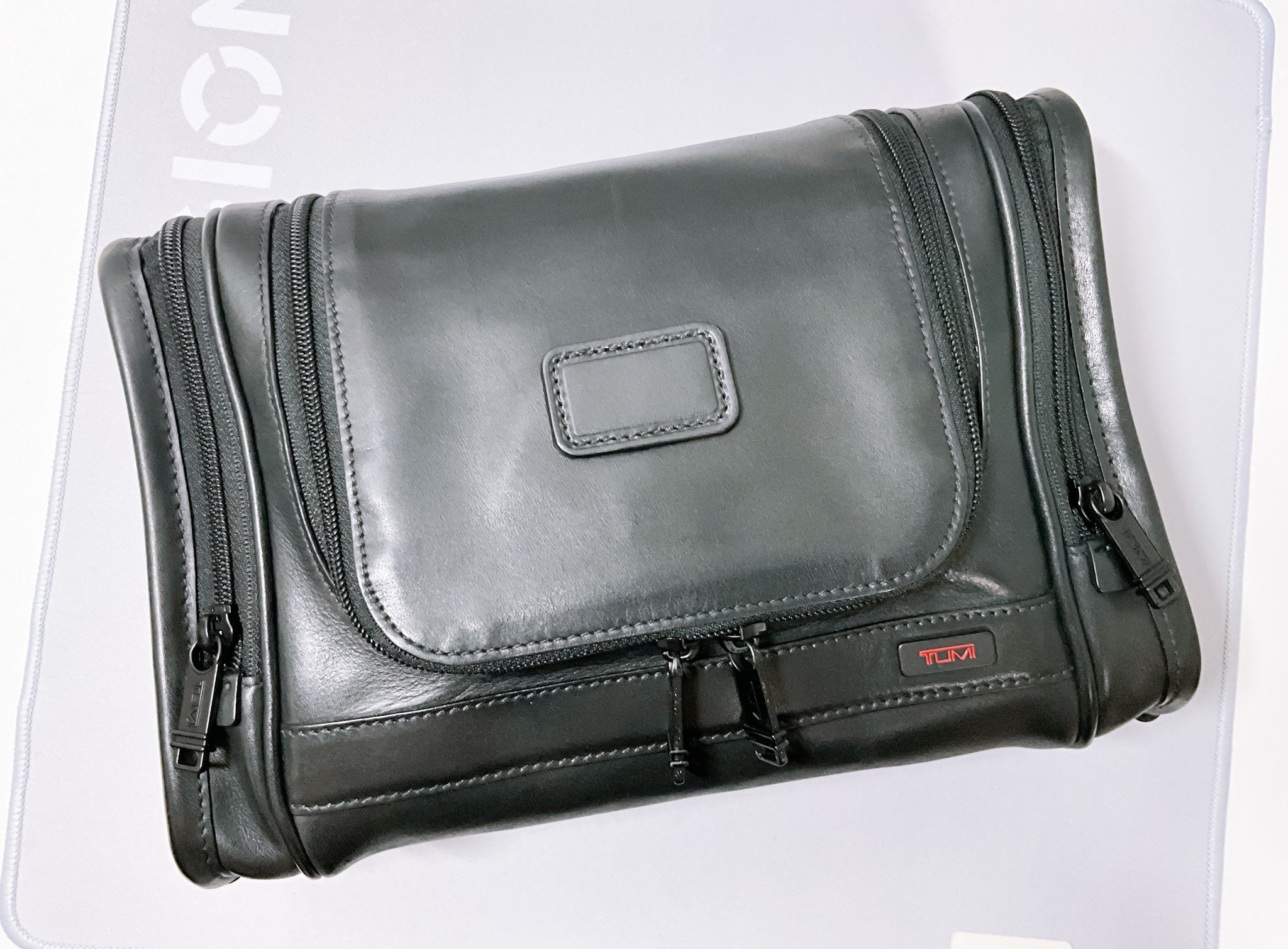 TUMI】「ハンギング・トラベル・キット」レビュー ”デカいこと以外は