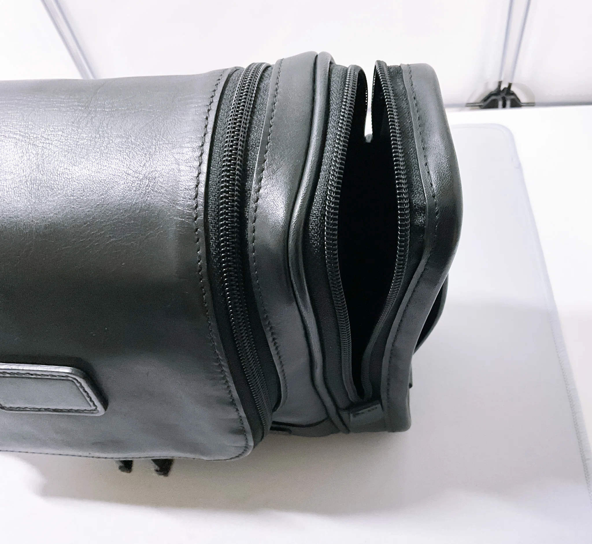 TUMI】「ハンギング・トラベル・キット」レビュー ”デカいこと以外は