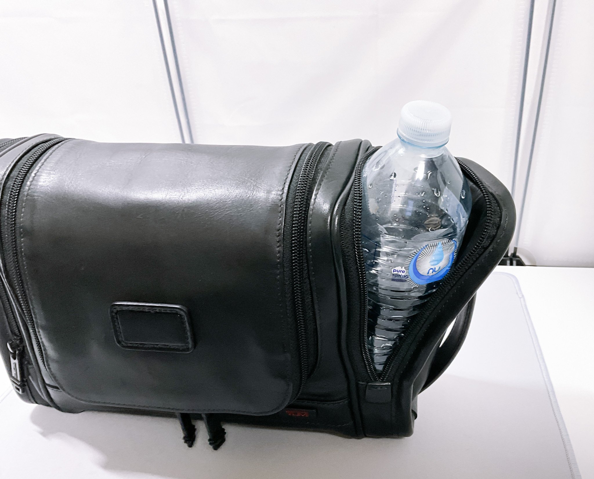 TUMI】「ハンギング・トラベル・キット」レビュー ”デカいこと以外は