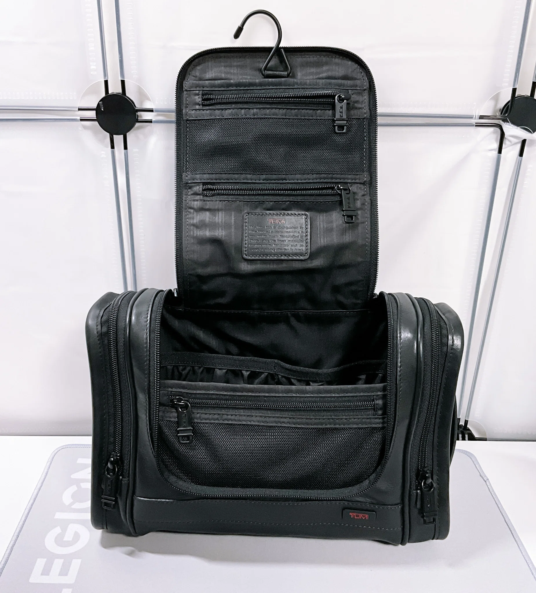 TUMI】「ハンギング・トラベル・キット」レビュー ”デカいこと以外は