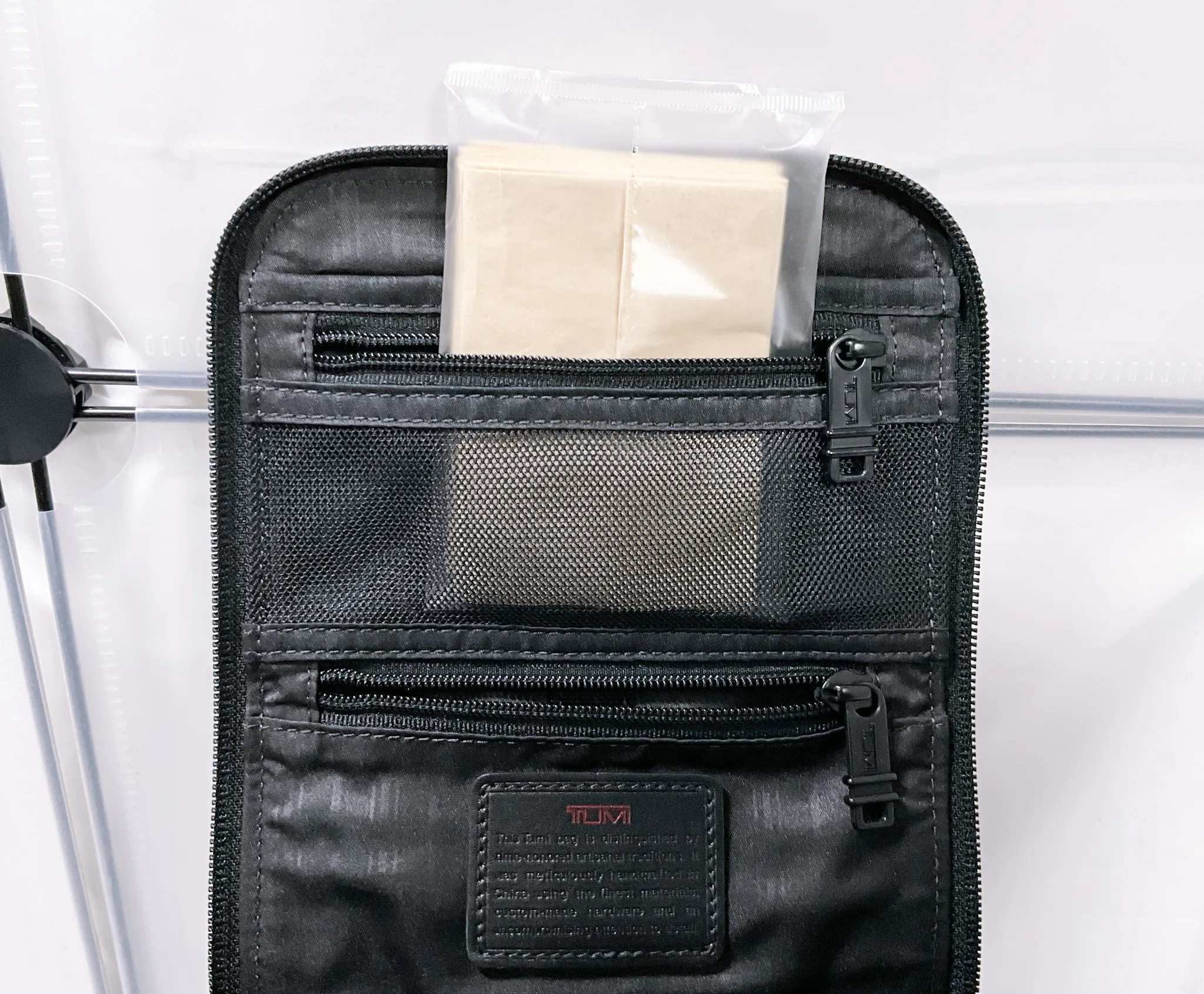 TUMI】「ハンギング・トラベル・キット」レビュー ”デカいこと以外は
