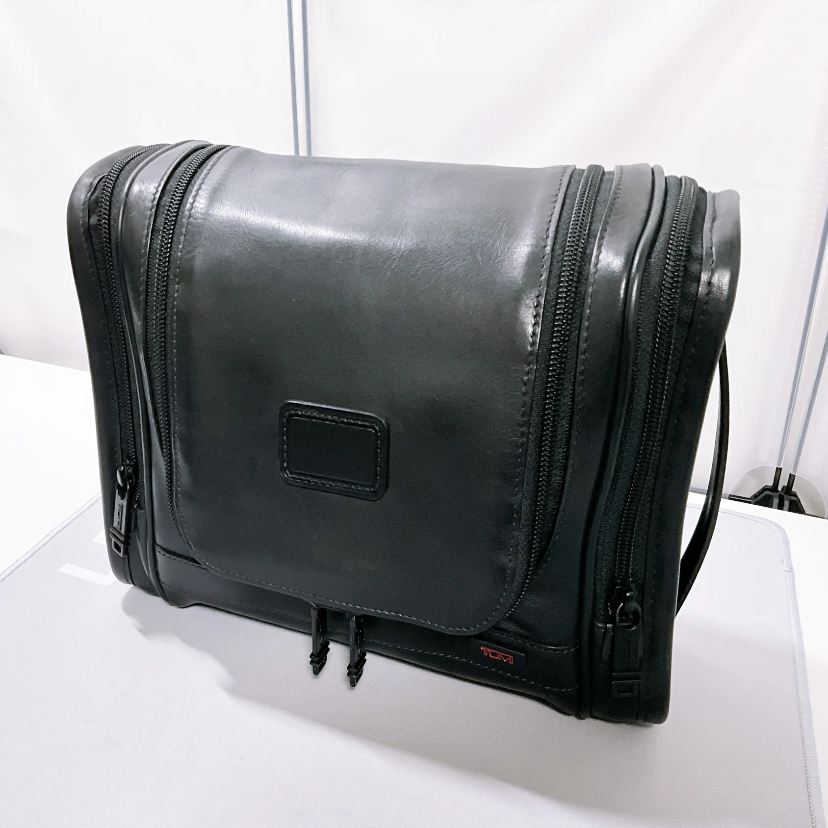 TUMI】「ハンギング・トラベル・キット」レビュー ”デカいこと以外は 