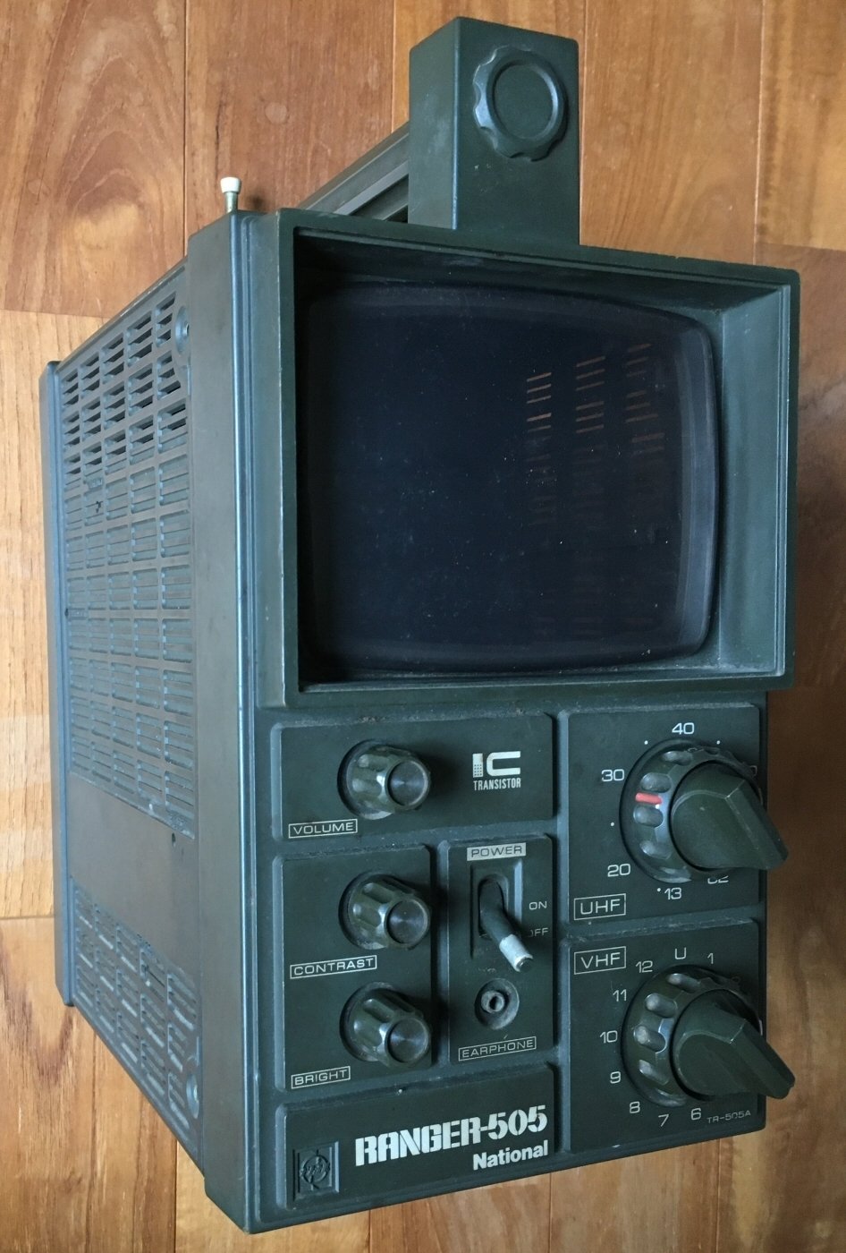 テレビ RANGER-505 ポータブルテレビRANGER-505の改造（その1）：LCDの取り付け