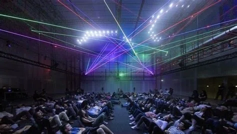 没入する建築音響】クセナキスと「ポリトープ」──空間を奏でる芸術の