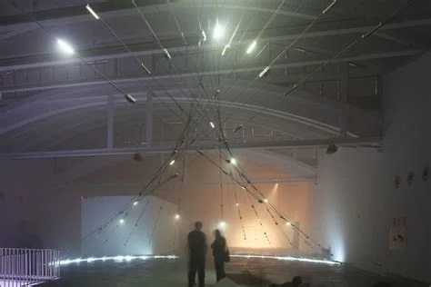 没入する建築音響】クセナキスと「ポリトープ」──空間を奏でる芸術の