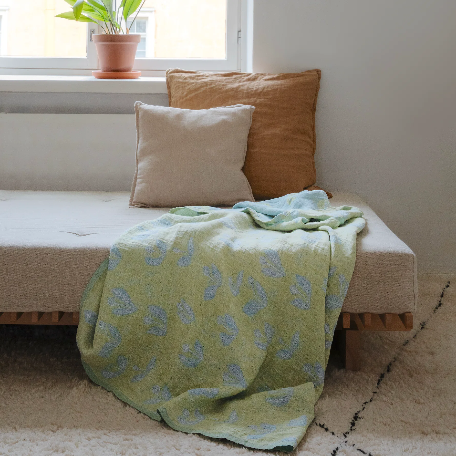 Products｜健やかな眠りに導く、夏のリネンブランケット｜LAPUAN