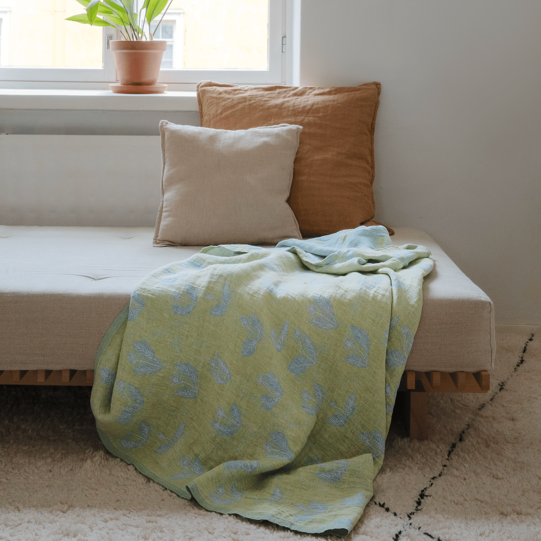 Products｜健やかな眠りに導く、夏のリネンブランケット｜LAPUAN