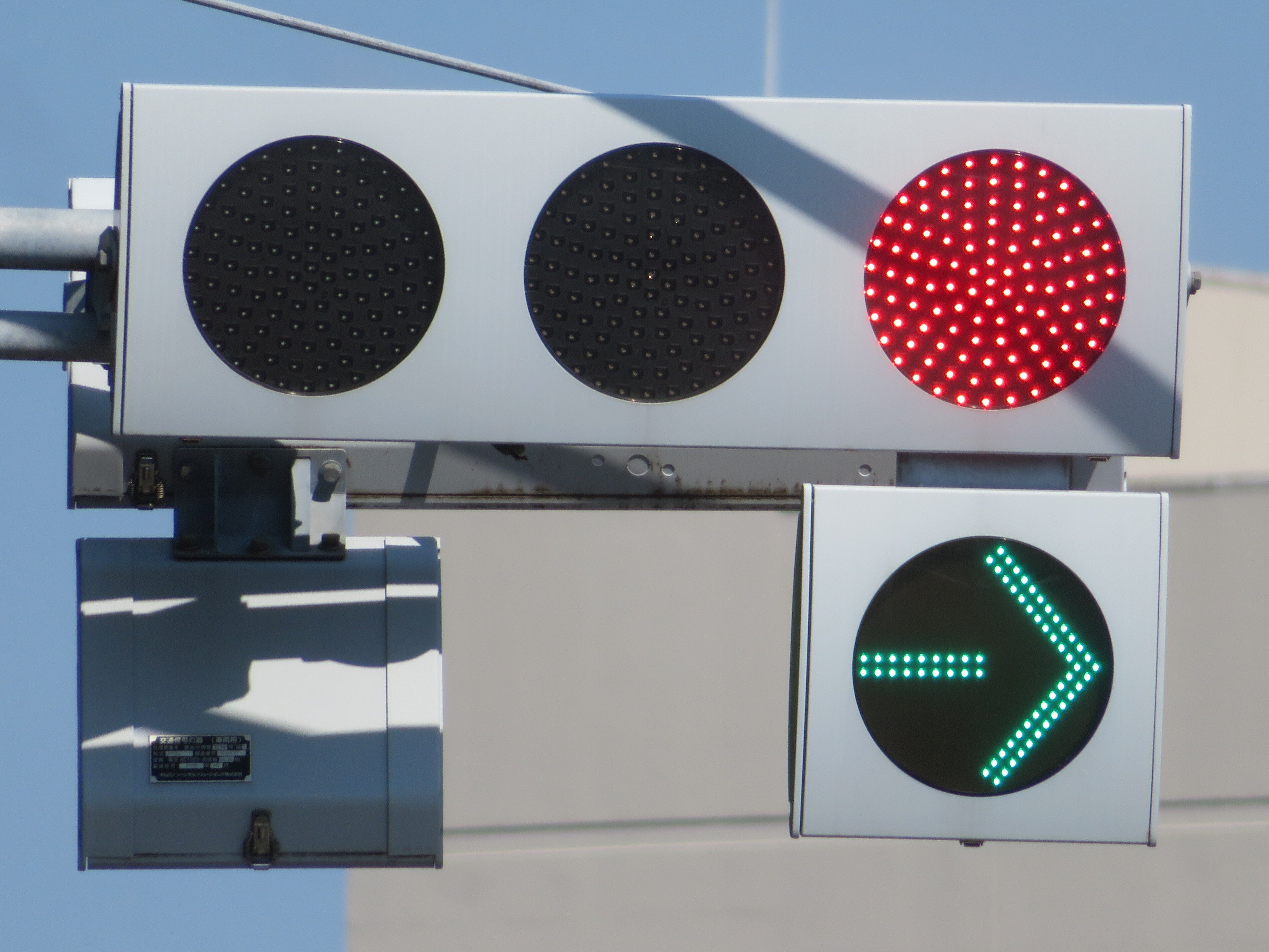 山口県13の市すべてに低コスト型の矢印灯器が最低1つは設置されている