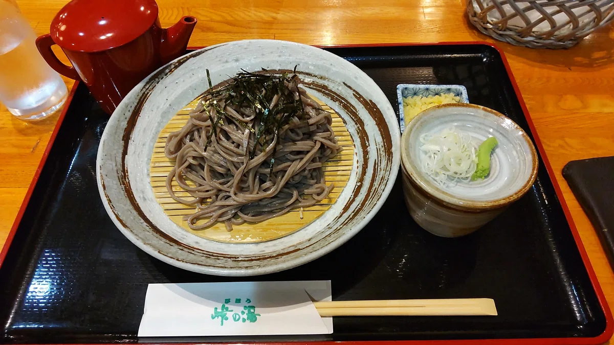 峠の湯びほろで食べたざるそばの写真