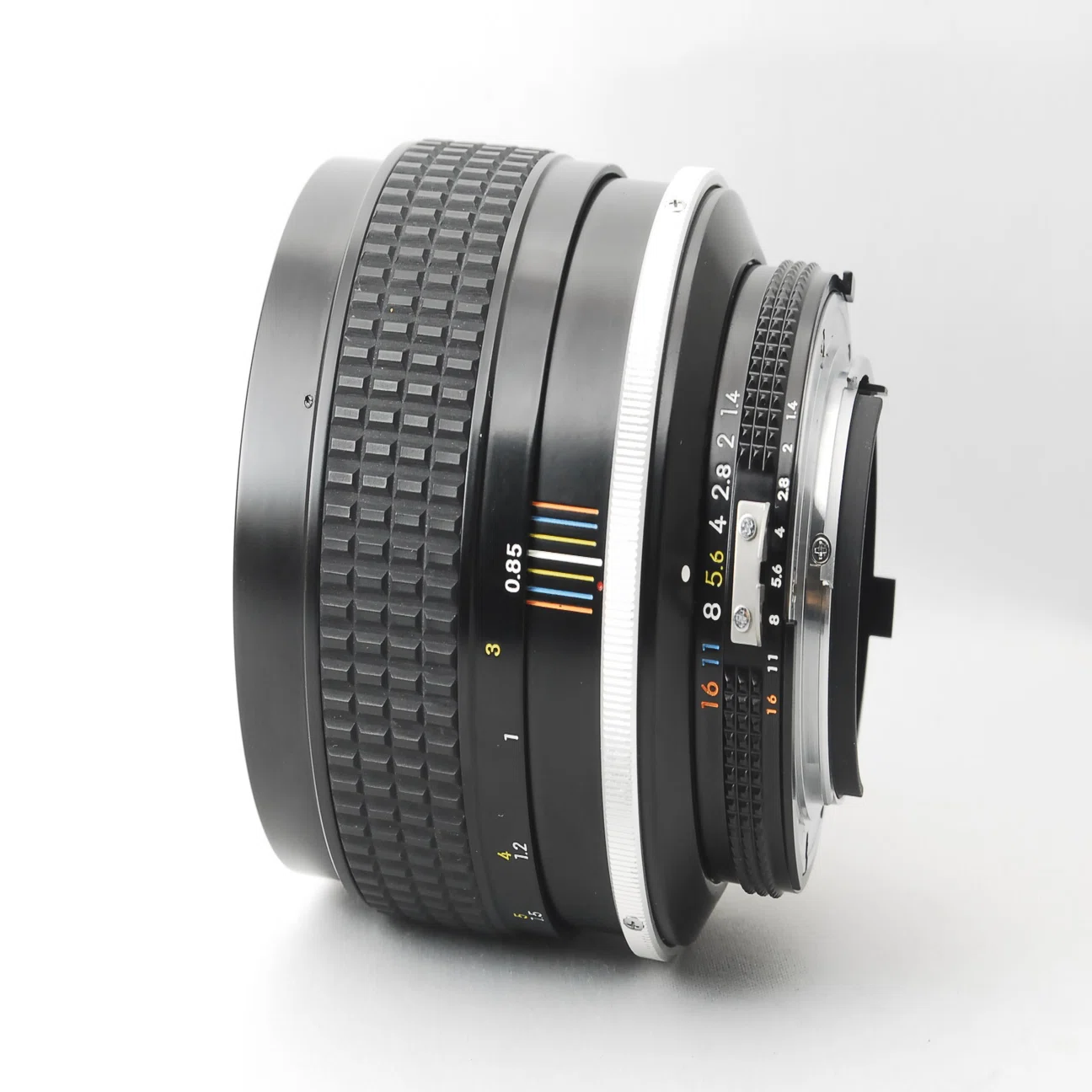 Nikon Ai-s Nikkor 85mm F1.4の分解｜フィルムカメラ修理のアクアカメラ