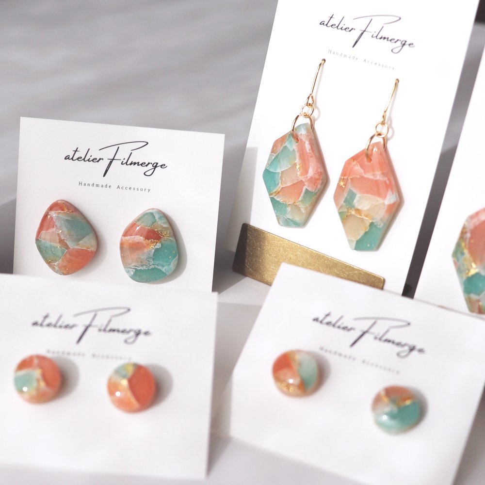 40歳でピアスを開けた話 ― ハンドメイド作家の小さな決意｜YOMI