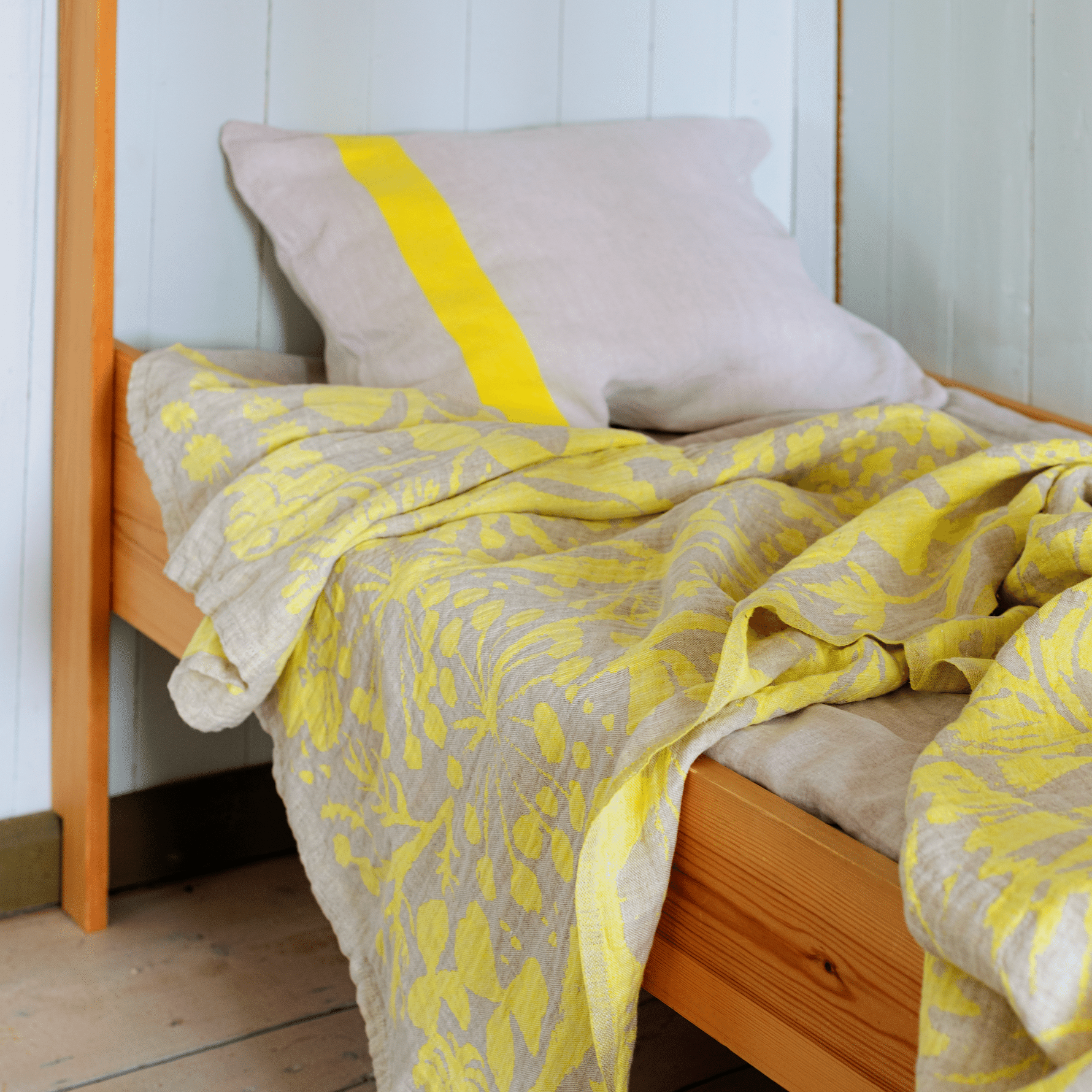 Products｜健やかな眠りに導く、夏のリネンブランケット｜LAPUAN