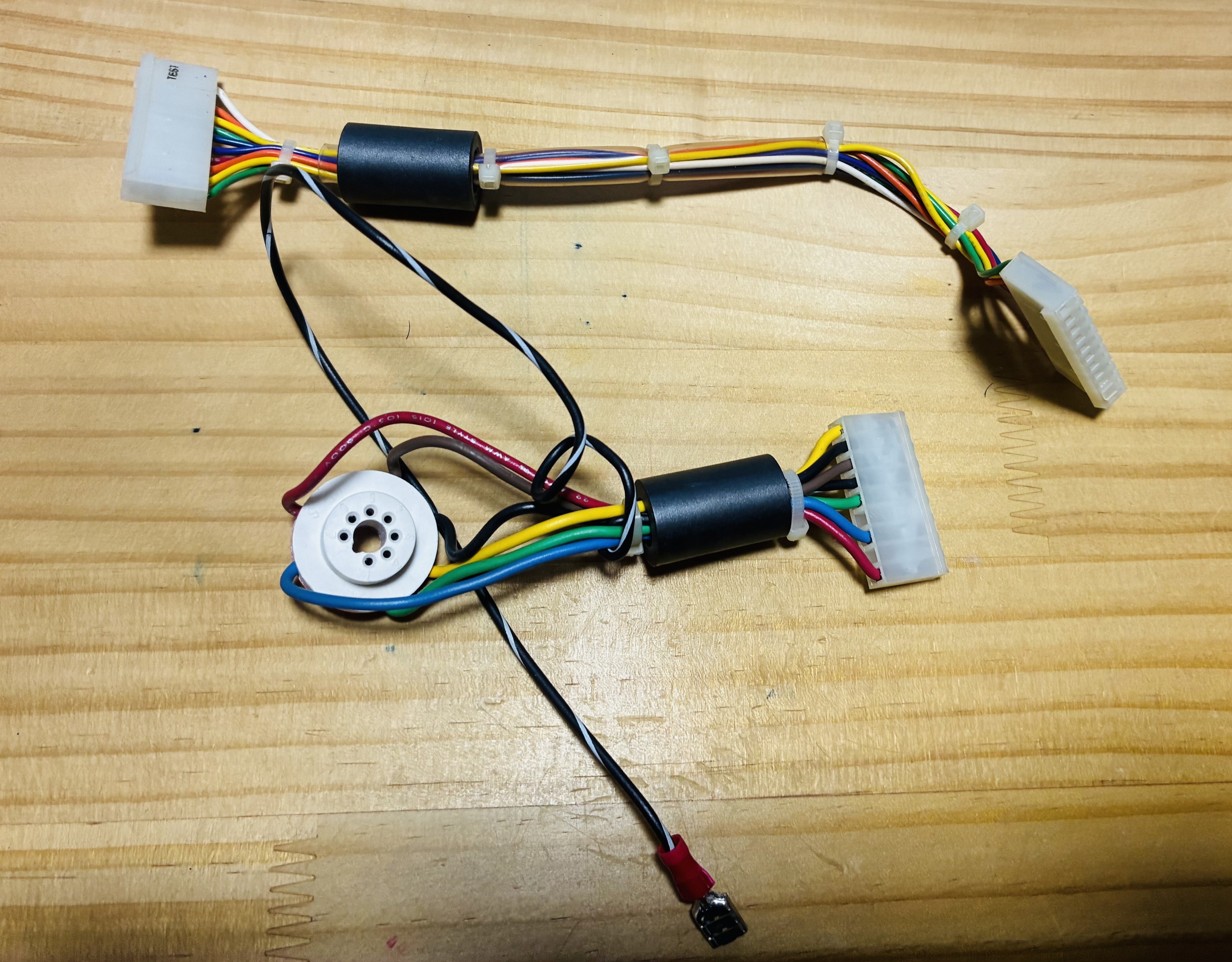 Macintosh Plusのケーブル交換！｜Tookato