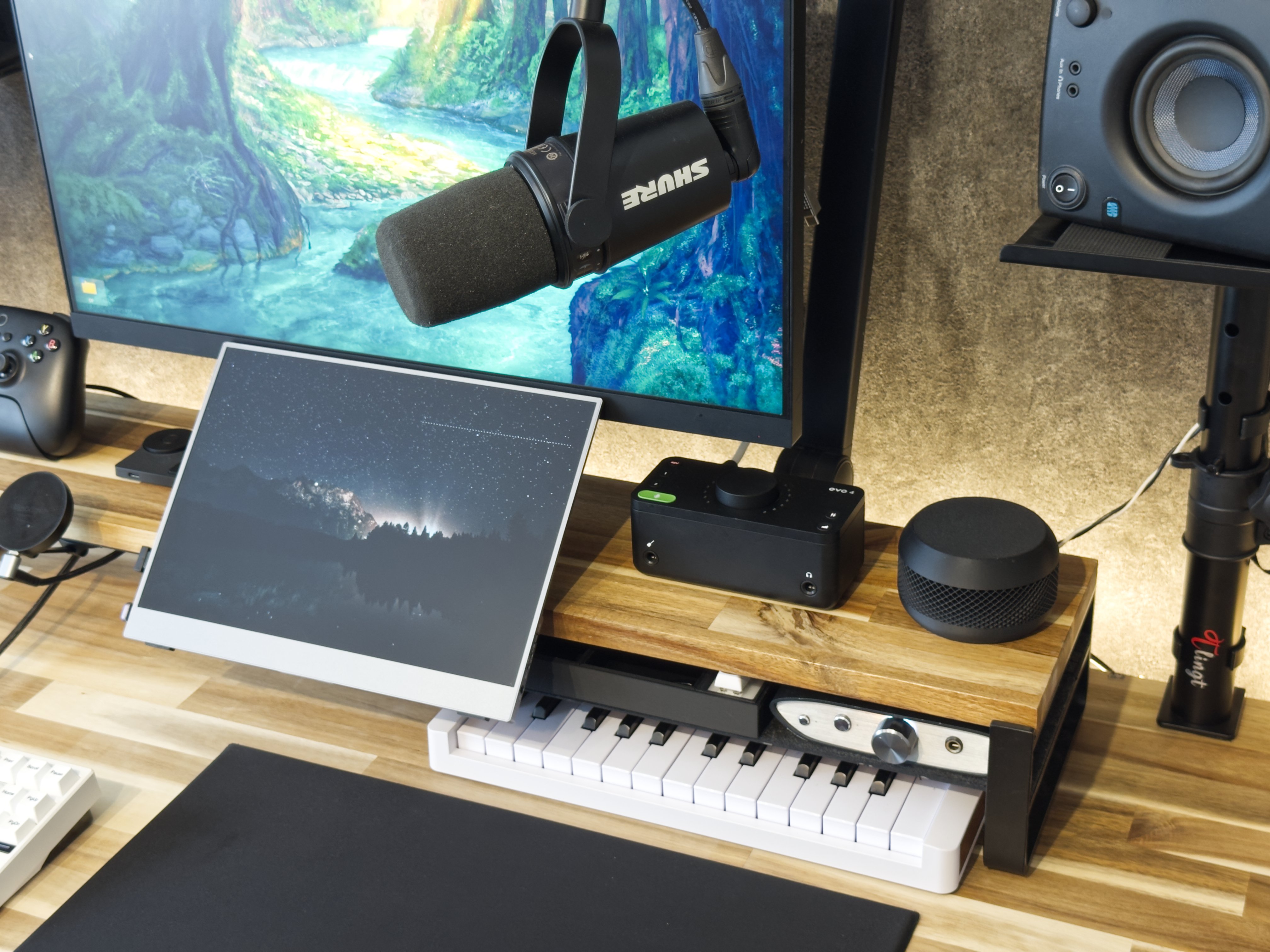 デスクツアー】30代マーケターの自分の為だけの快適なデスク環境【前編