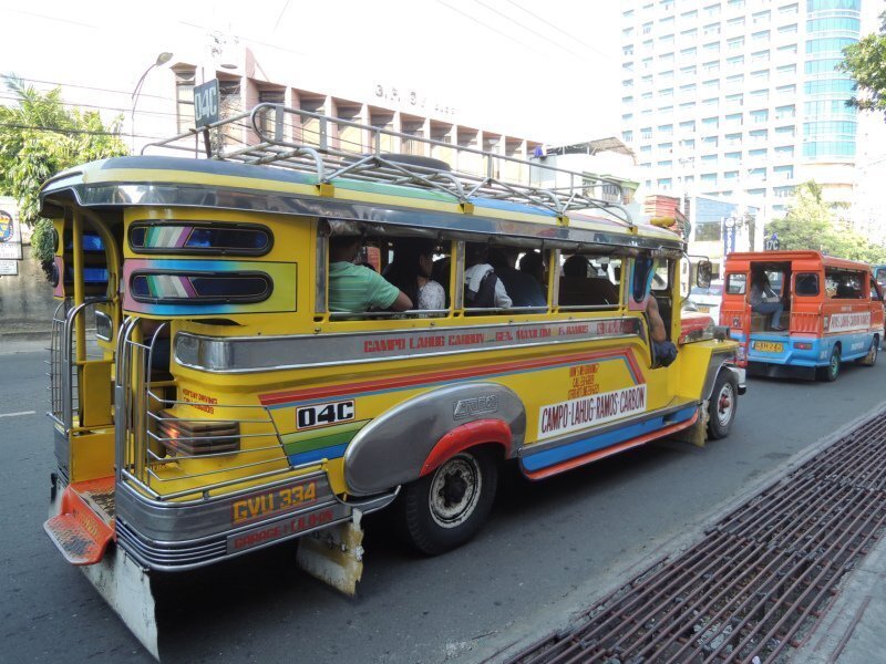 セブ島民に欠かせない乗り物、「ジプニー」とは｜yusuke