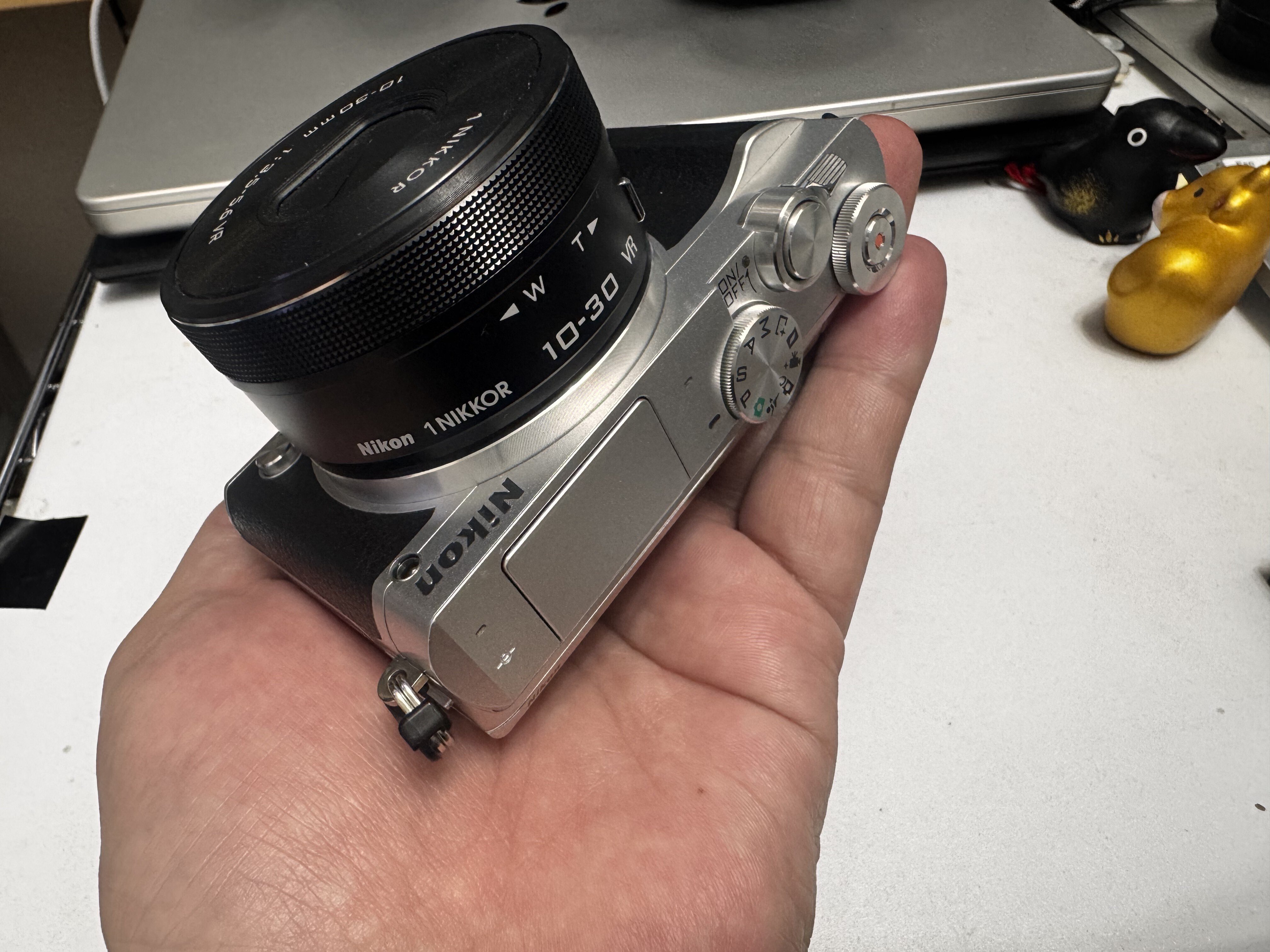 nikon 1j5 カメラ Nikon 1 J5 ミラーレス一眼カメラ 標準パワーズームレンズキット