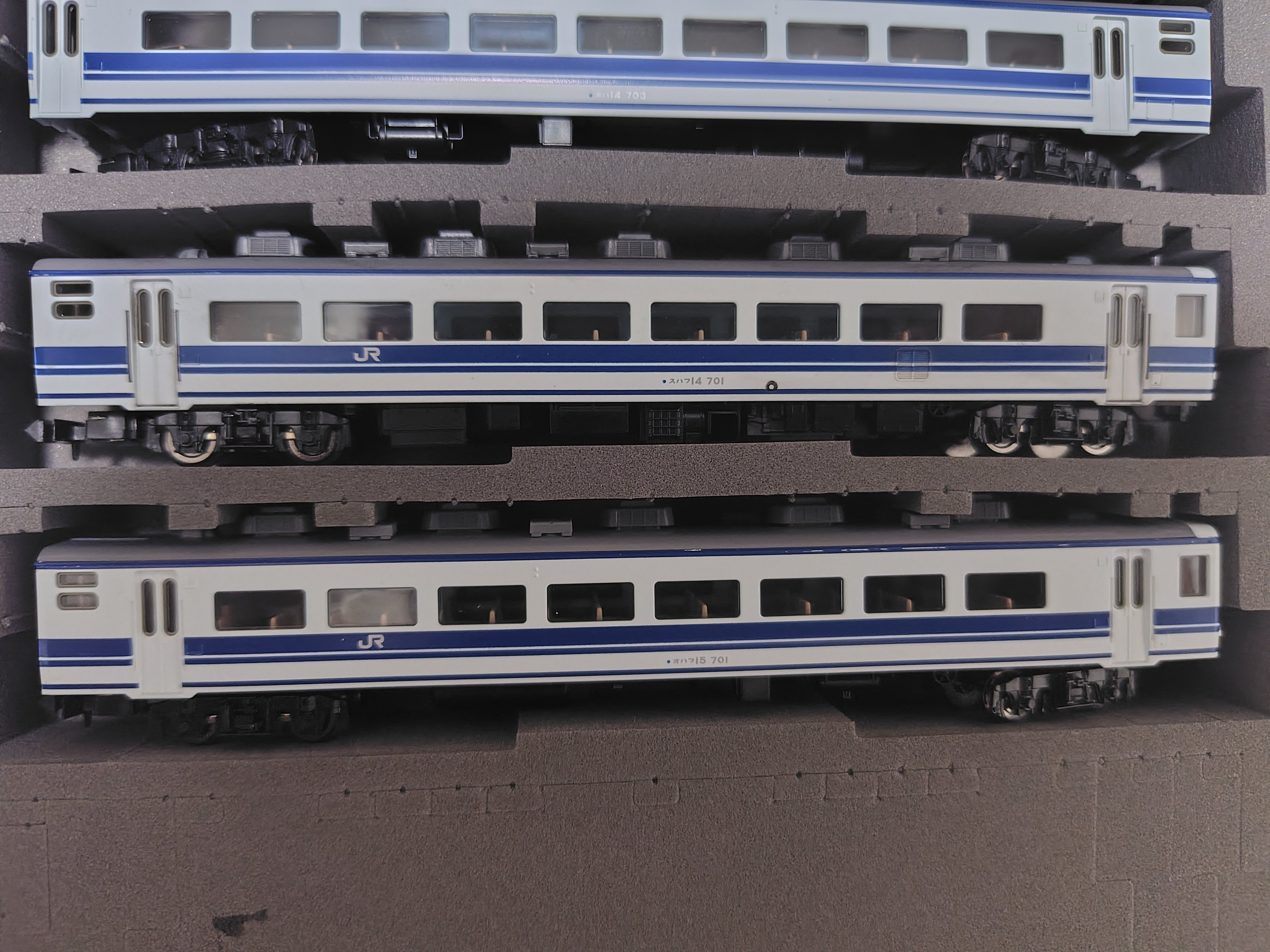 模型加工》TOMIX 98913 14系700番台(ユーロライナー色)を弄る