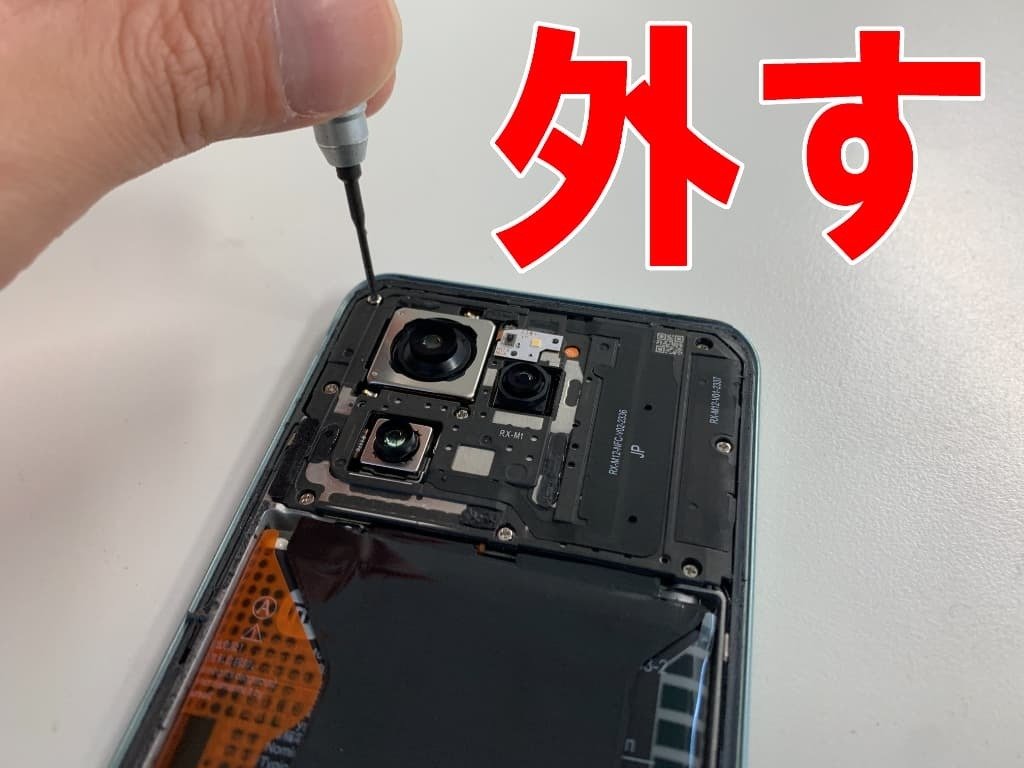 充電部分が一つ壊れてる Xiaomi 13T Proの充電口交換を9680円で対応中！充電が出来ない