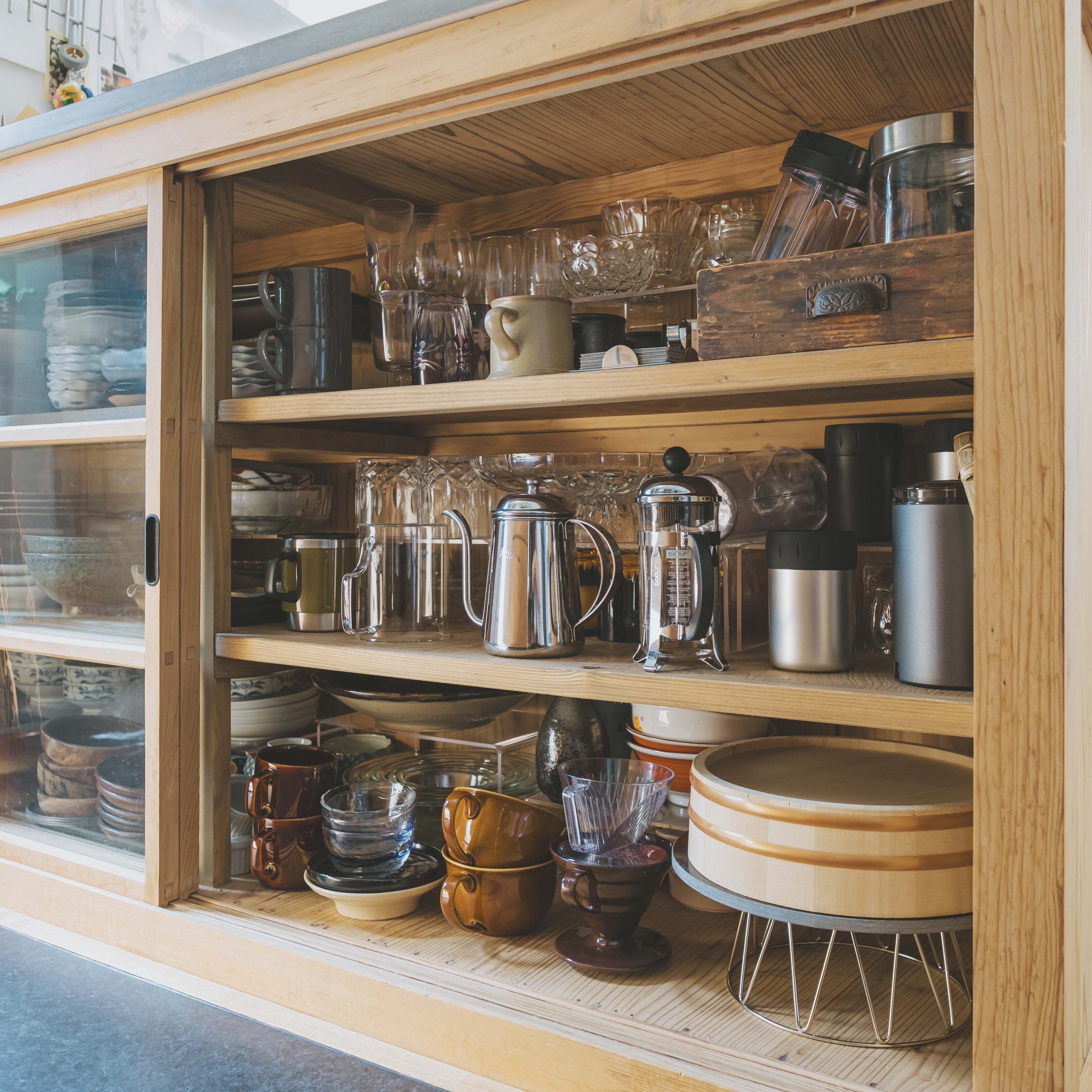 器もおもちゃも十分に収納できる水屋箪笥｜住まいと暮らし図鑑 byつぼとる