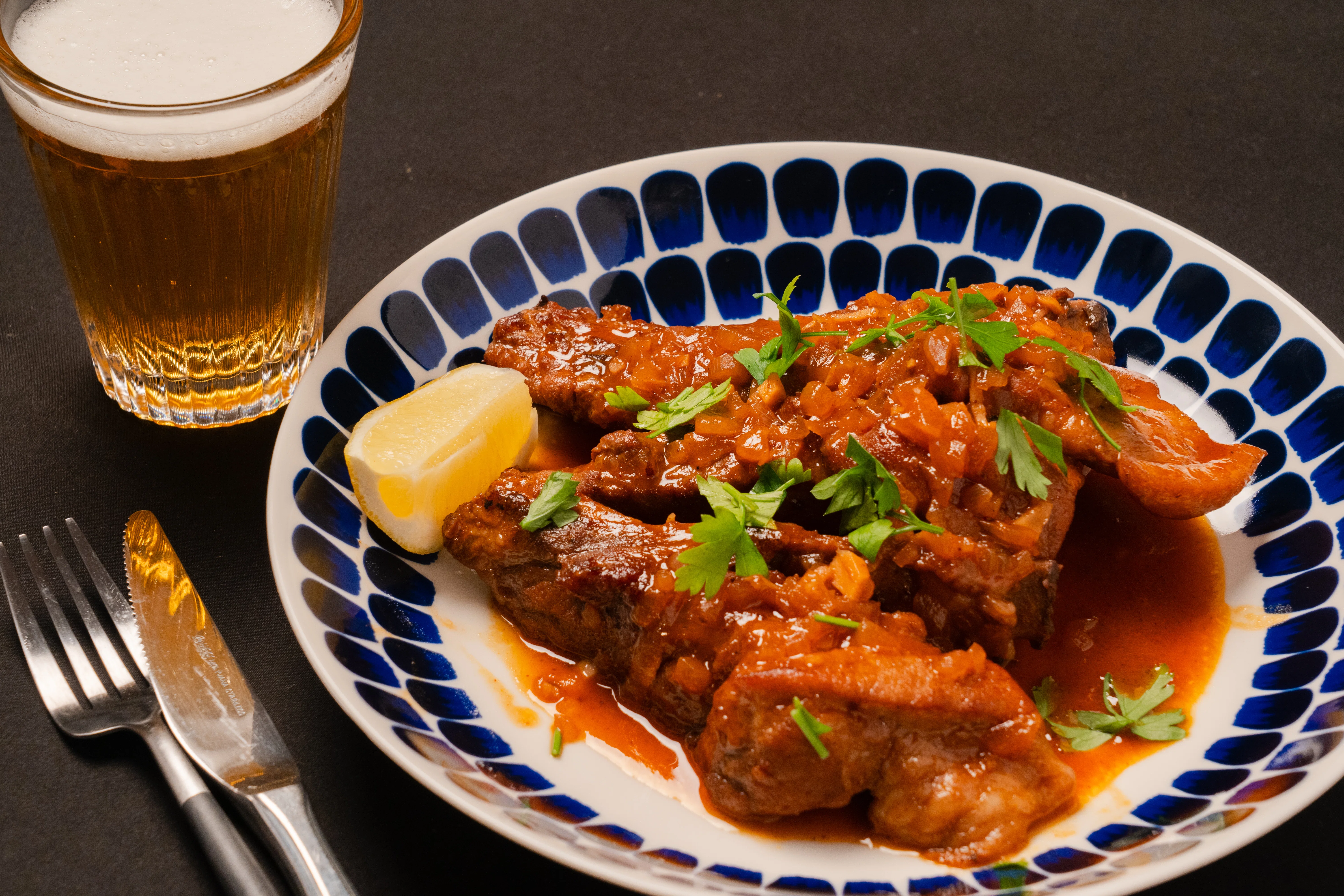 レシピ】 艶ポークスペアリブのBBQ煮込みの作り方｜うしや精肉店