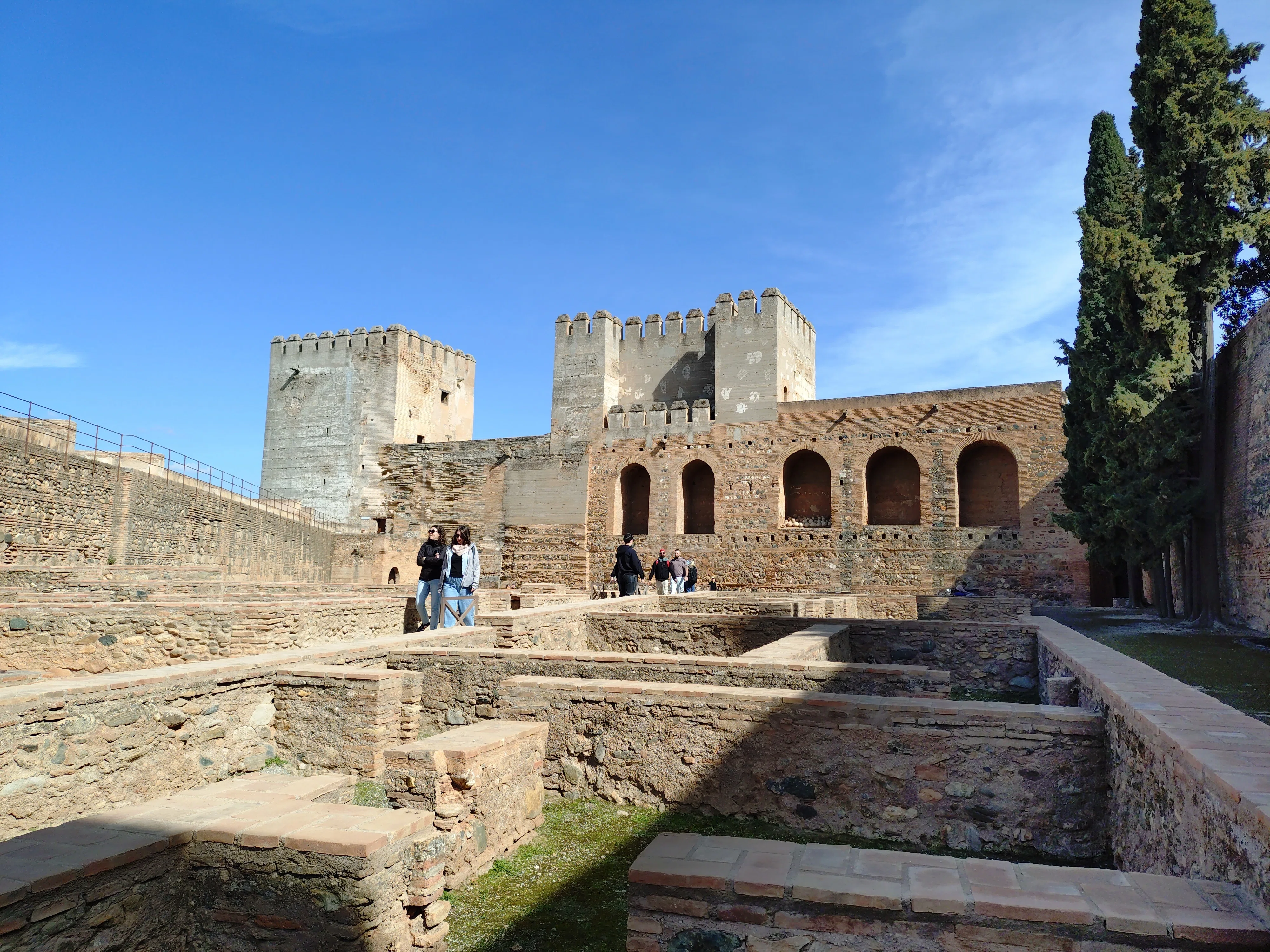 イスラム建築の傑作、アルハンブラ宮殿：訪れる前に知っておきたいこと