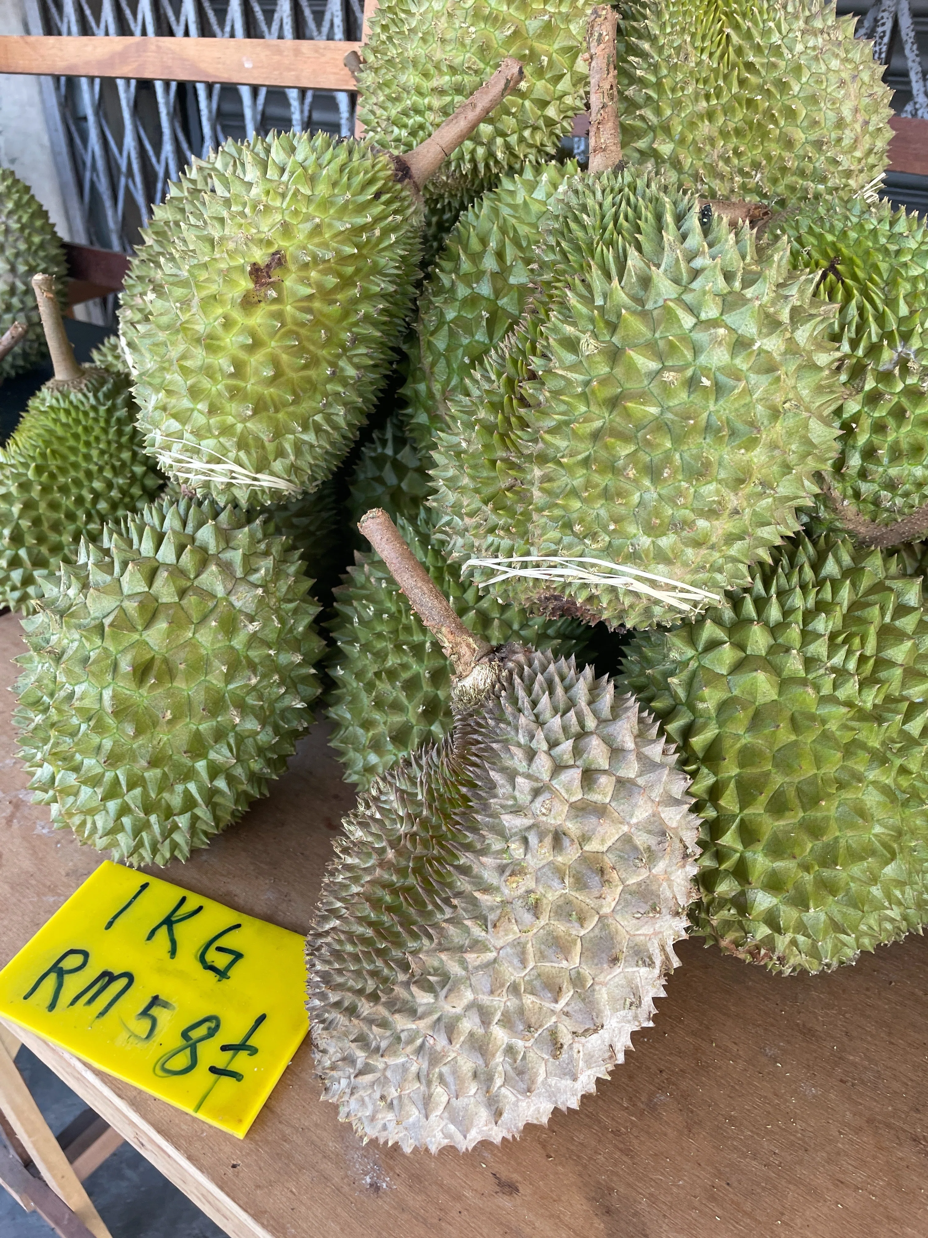 初めての「果物の王 ドリアン」｜おだか