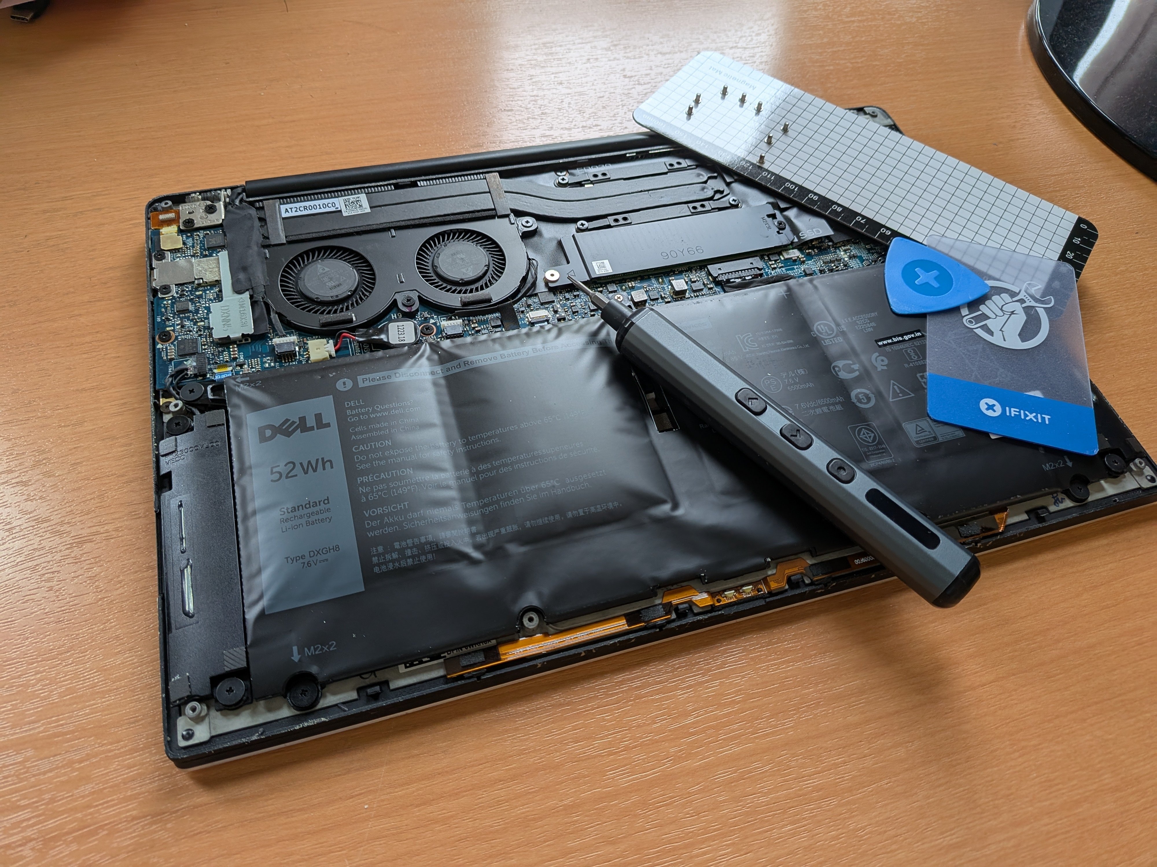 XPS13のバッテリー交換、と見せかけたイケてる電動ドライバーの