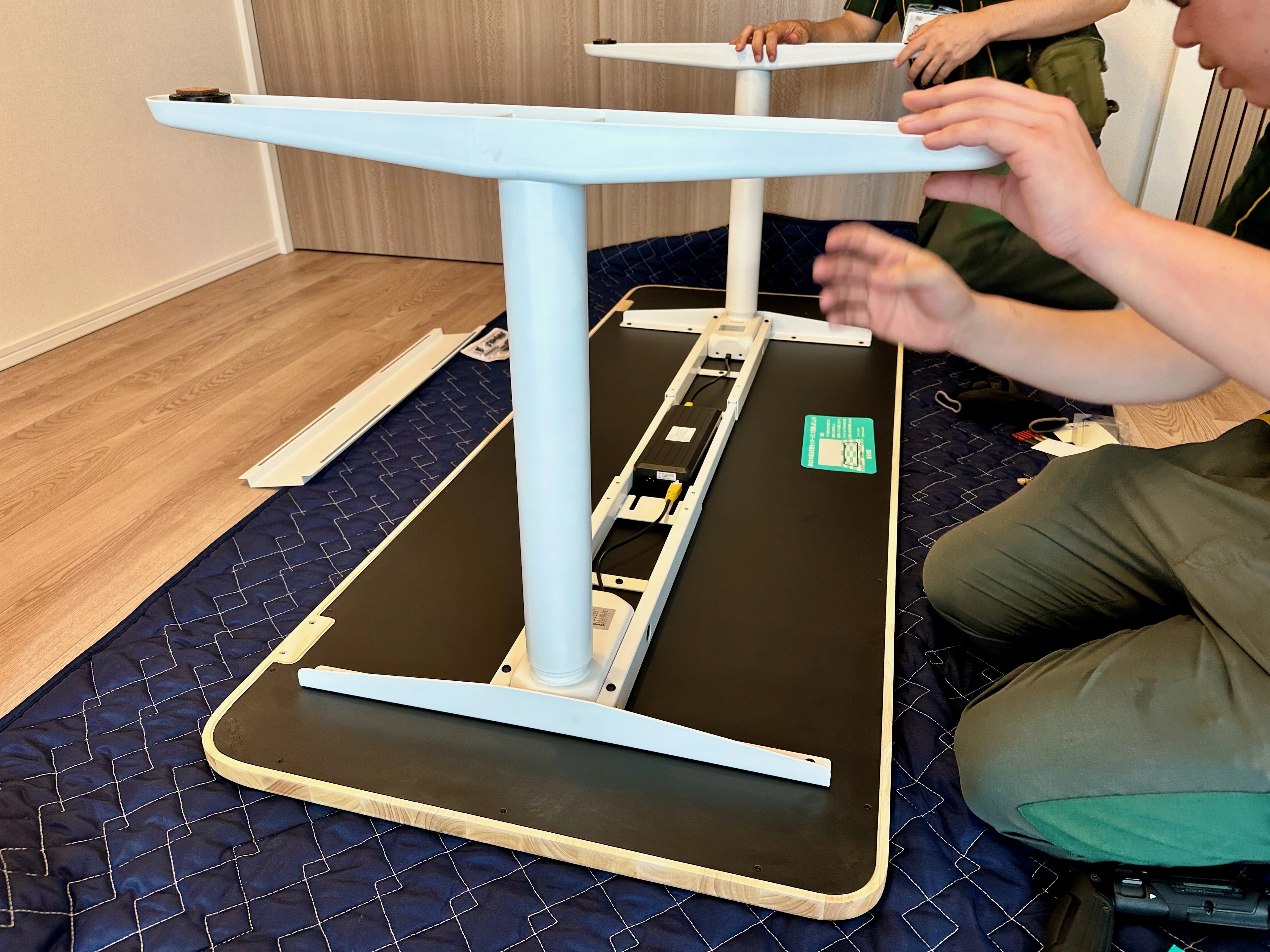超巨大！横幅180cmの電動昇降デスクCOFO Desk Premiumを導入！｜NEO