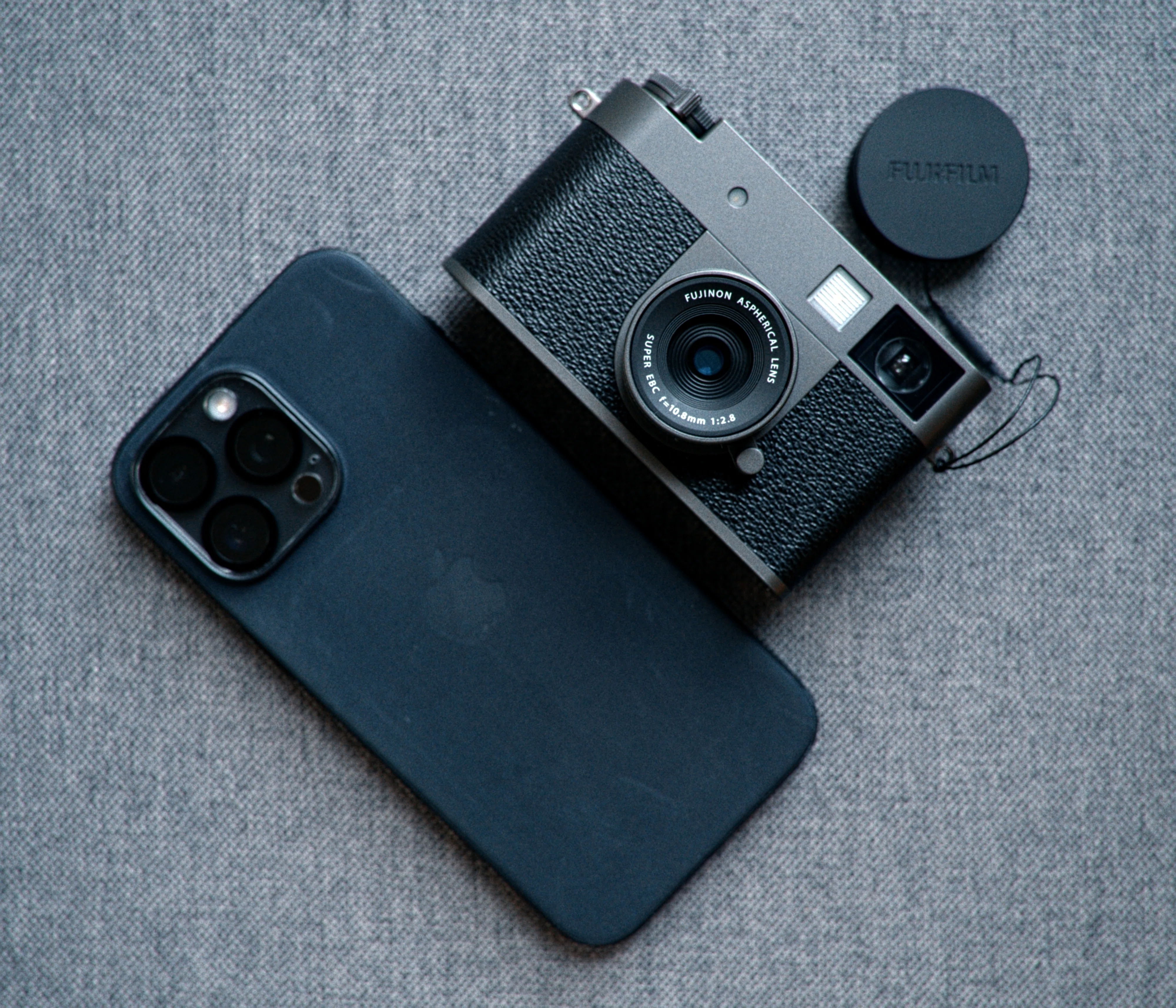 X half ブラック (数回使用程度) フィルムカメラの楽しさが詰まったコンデジ「FUJIFILM X half」を