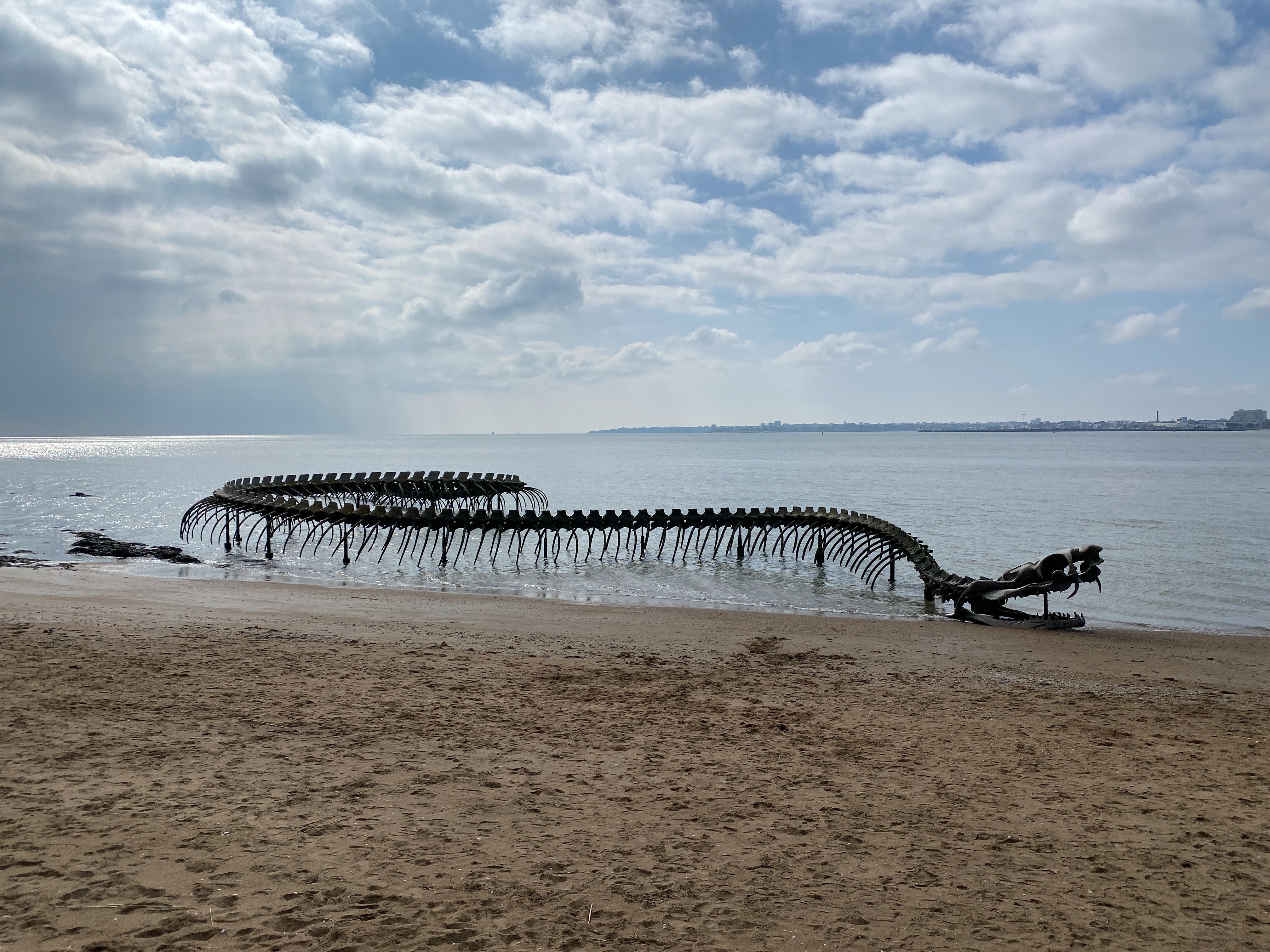 巨大海蛇に会いに。Huang Yong Ping （黄永砅）《Serpent d'Océan